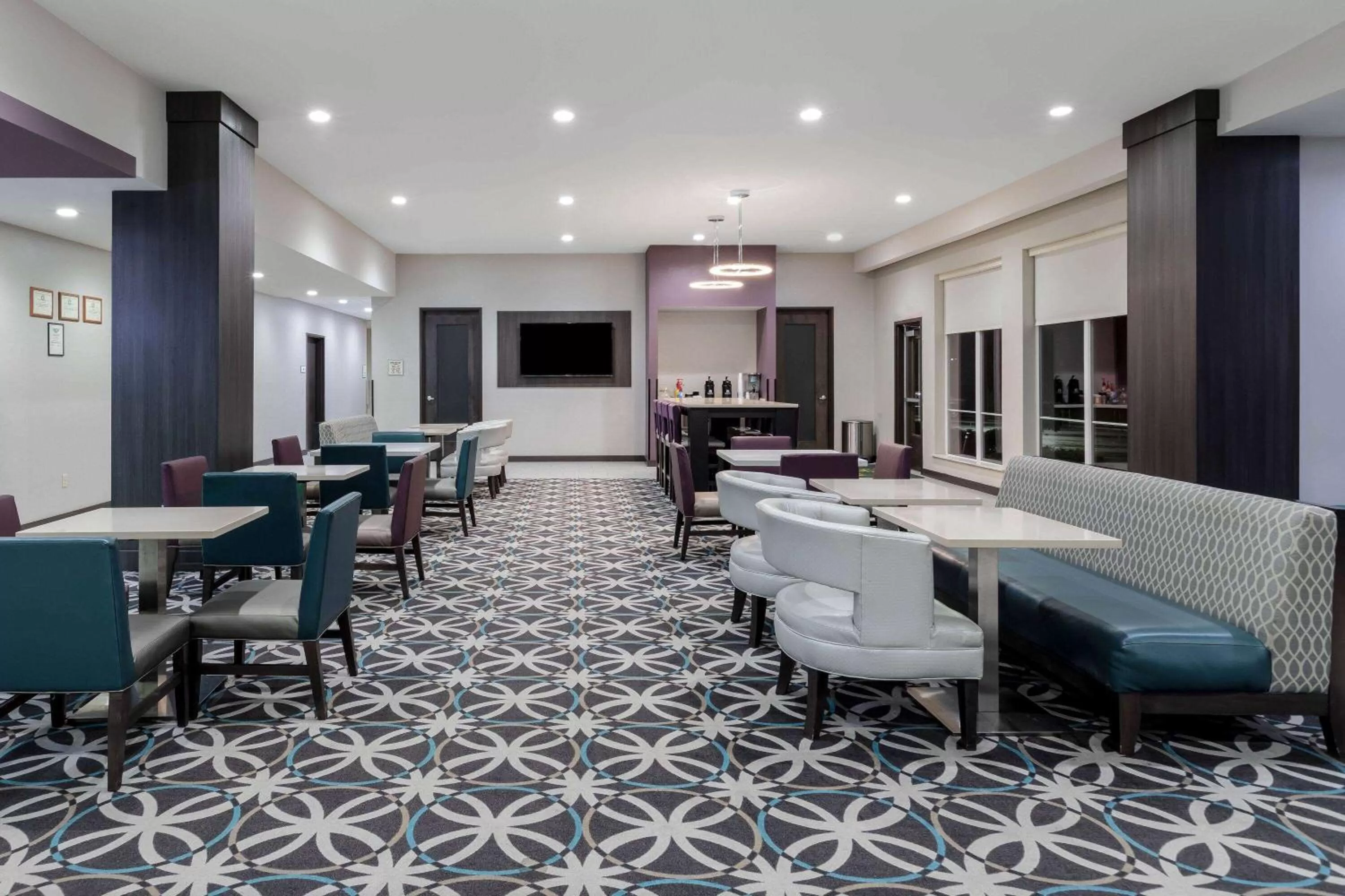 Lobby or reception in La Quinta by Wyndham Claremore