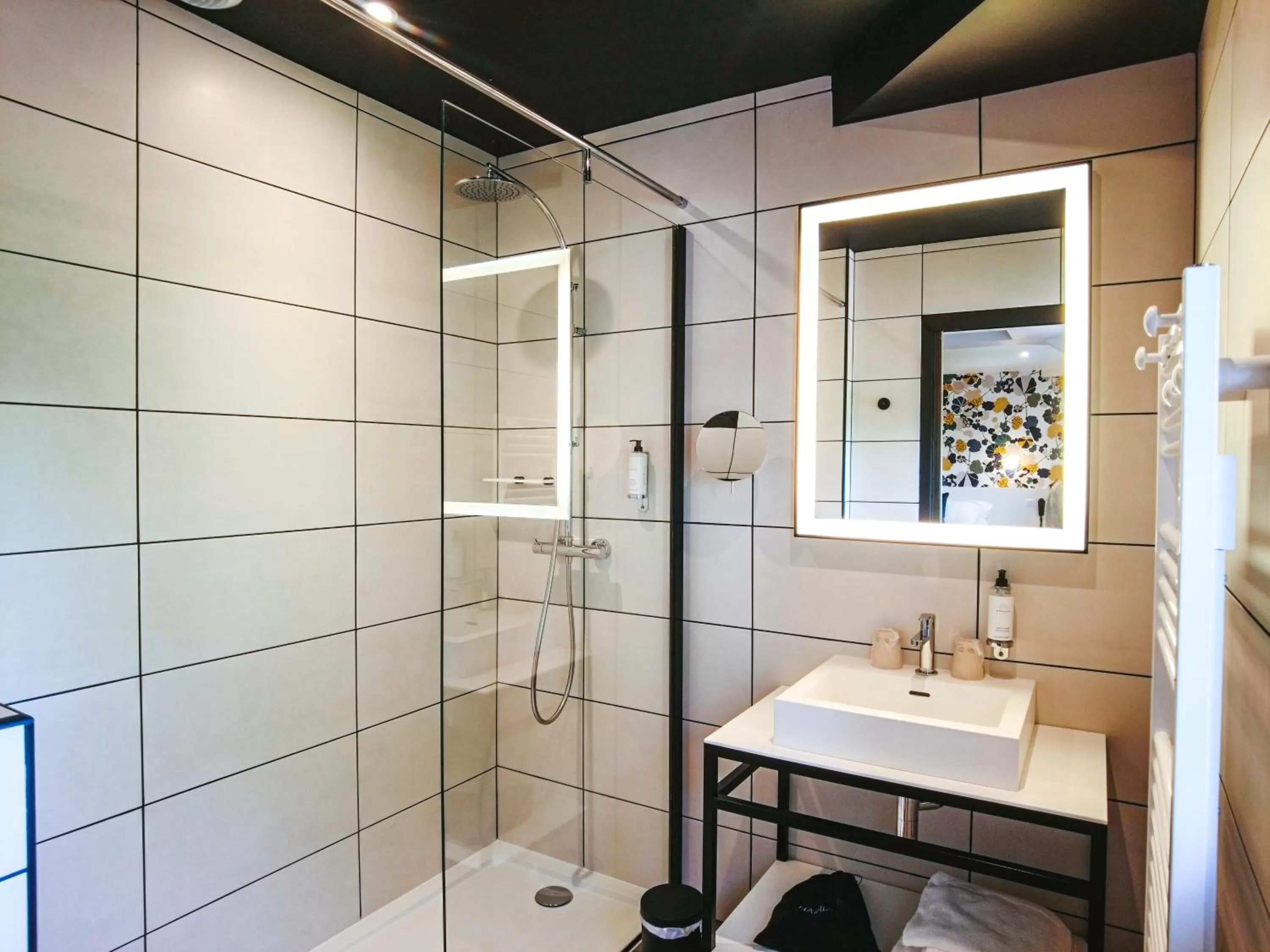 Shower in Mayrena Hotel Restaurant