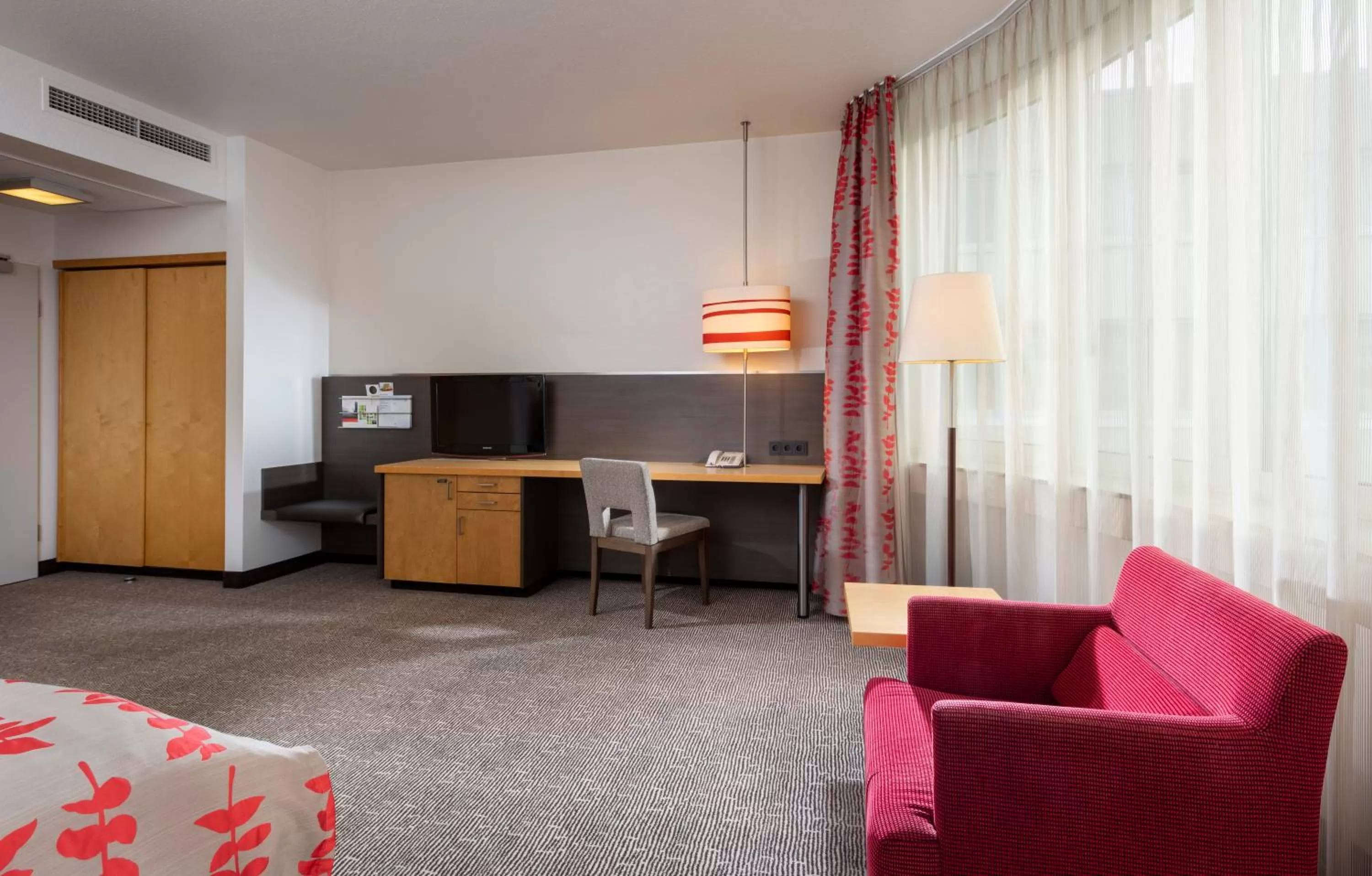 Photo of the whole room in Holiday Inn Frankfurt Airport - Neu-Isenburg by IHG