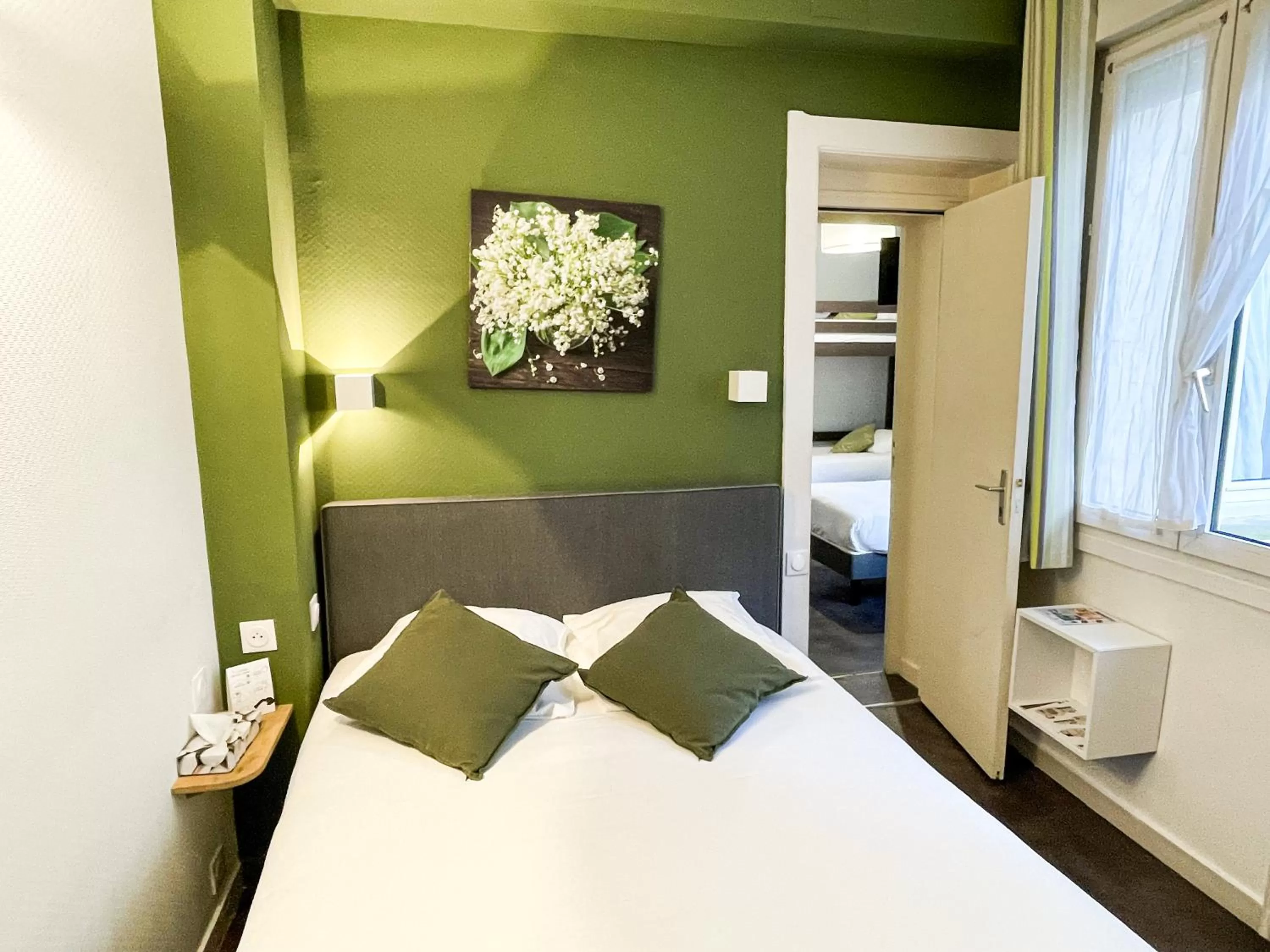 Photo of the whole room, Bed in Garden Hotel Rennes Centre Gare