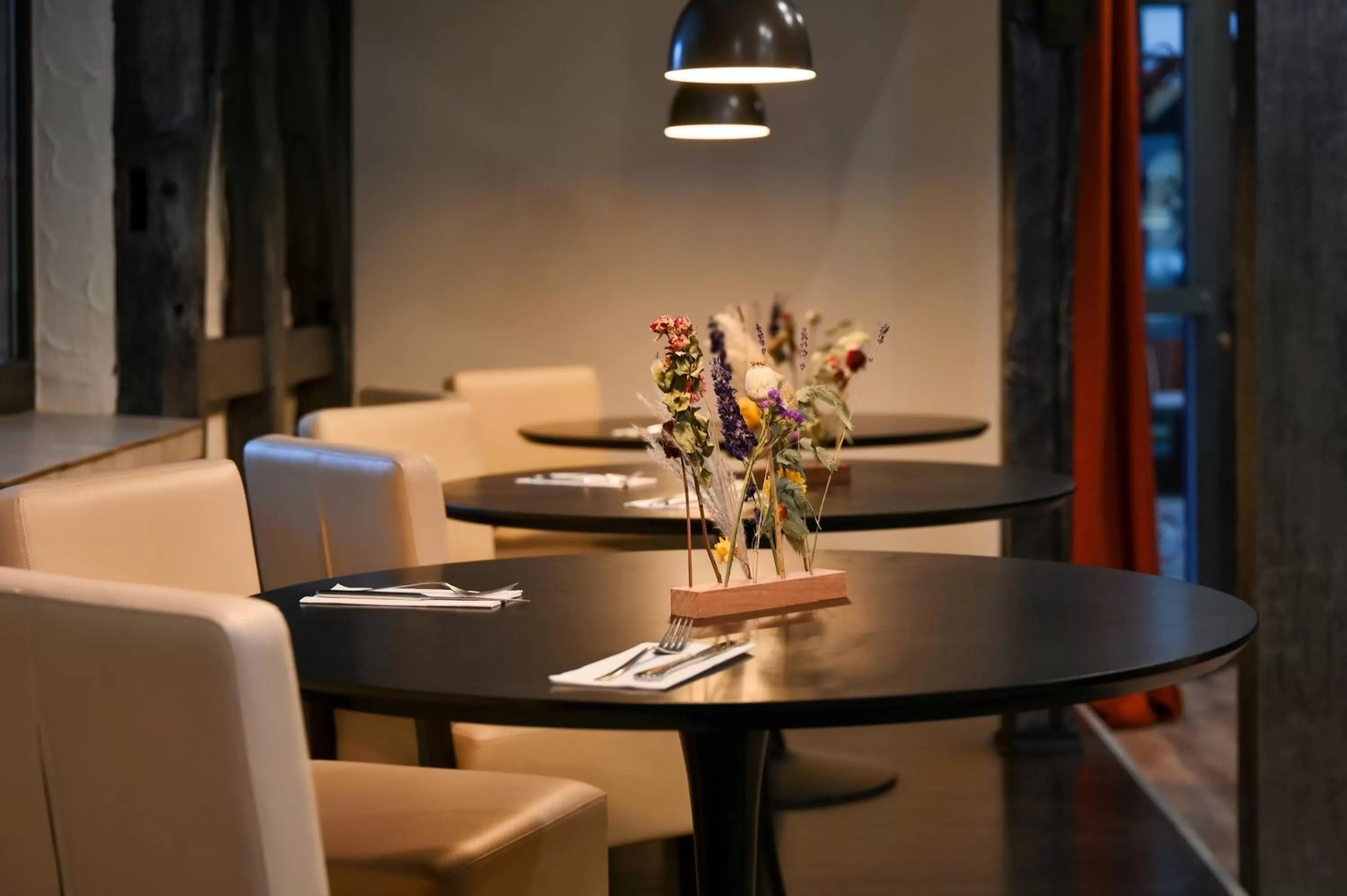 Restaurant/places to eat in Four Stars by City Hotel