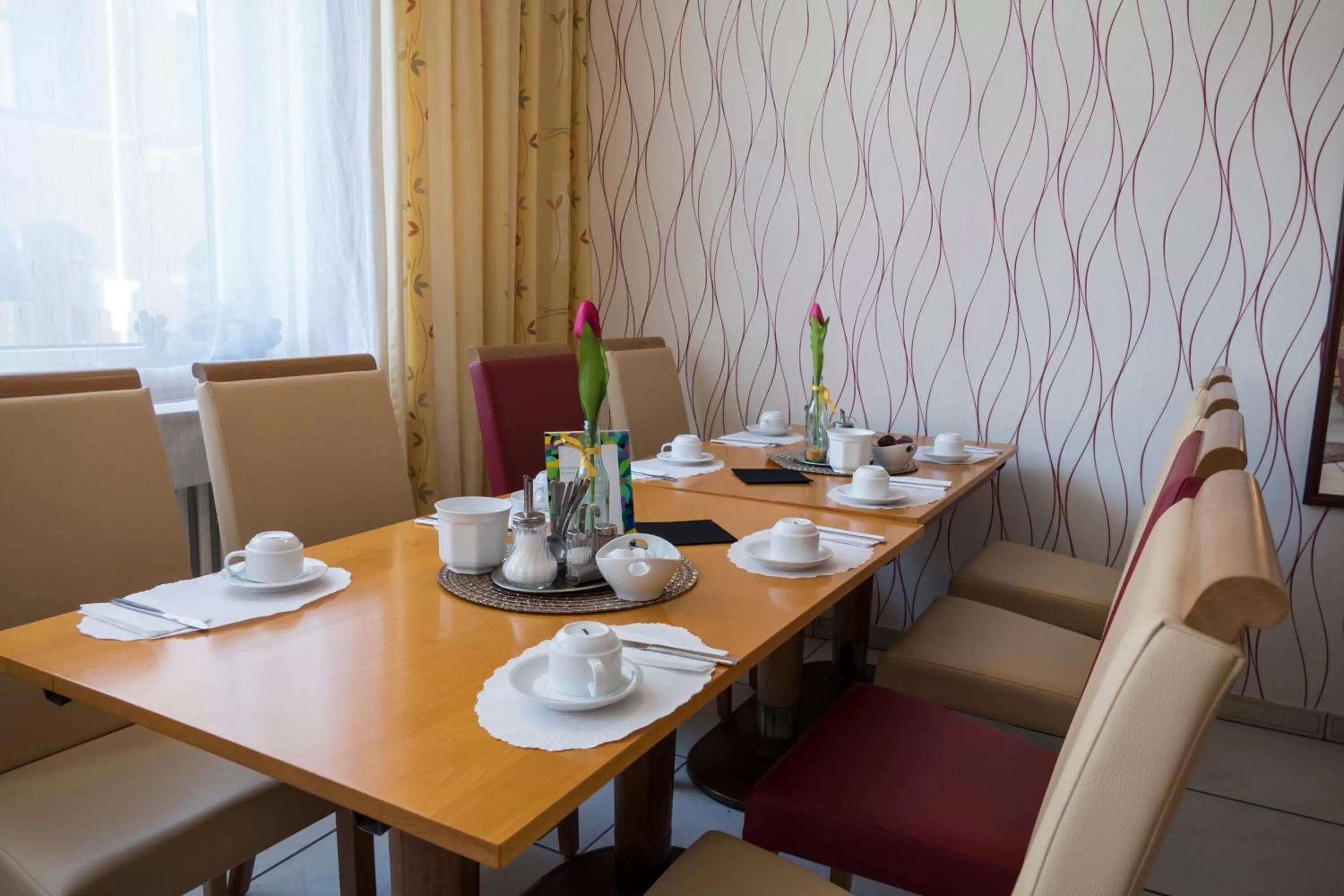 Restaurant/places to eat in Hotel Excelsior