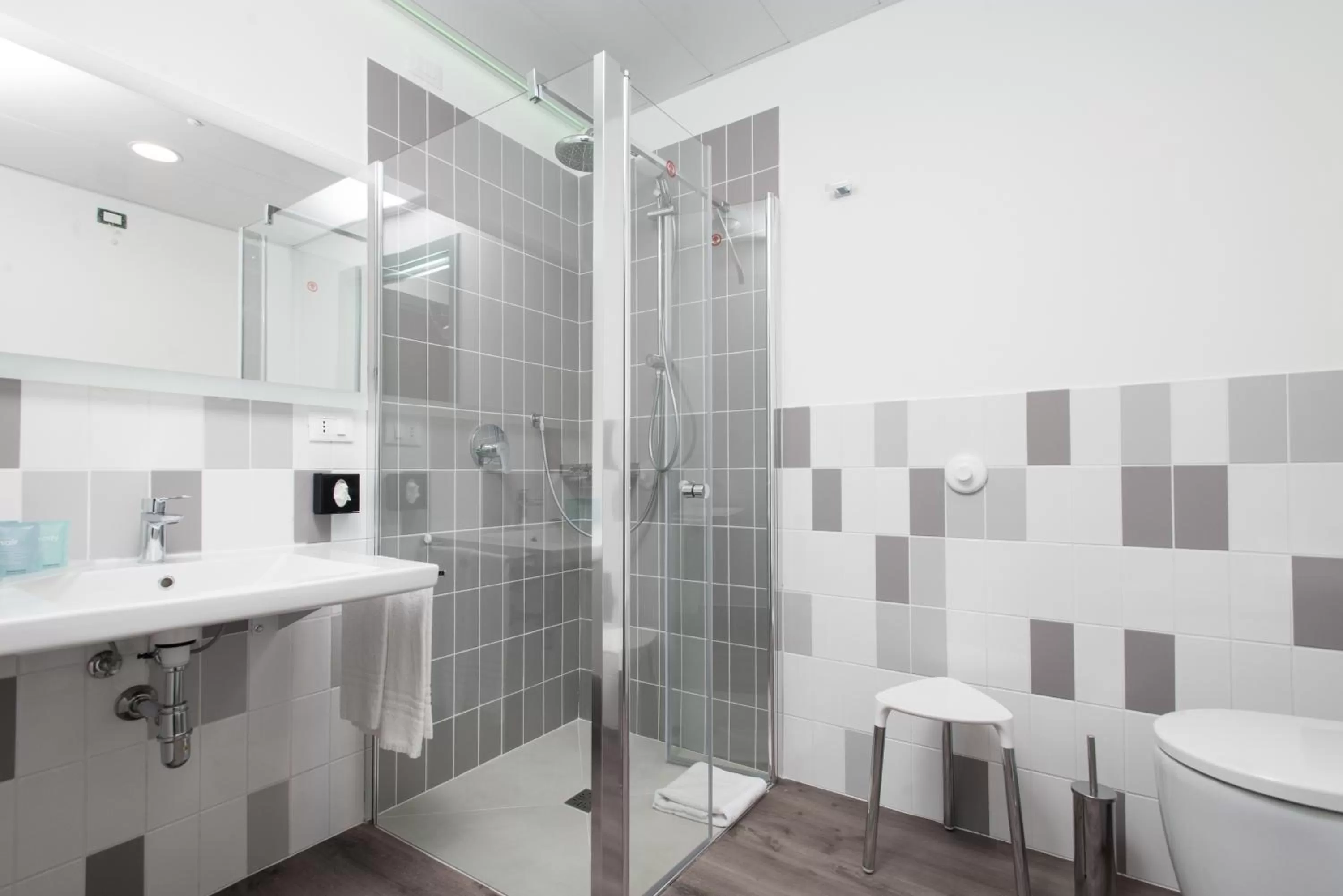 Bathroom in Smart Hotel Napoli