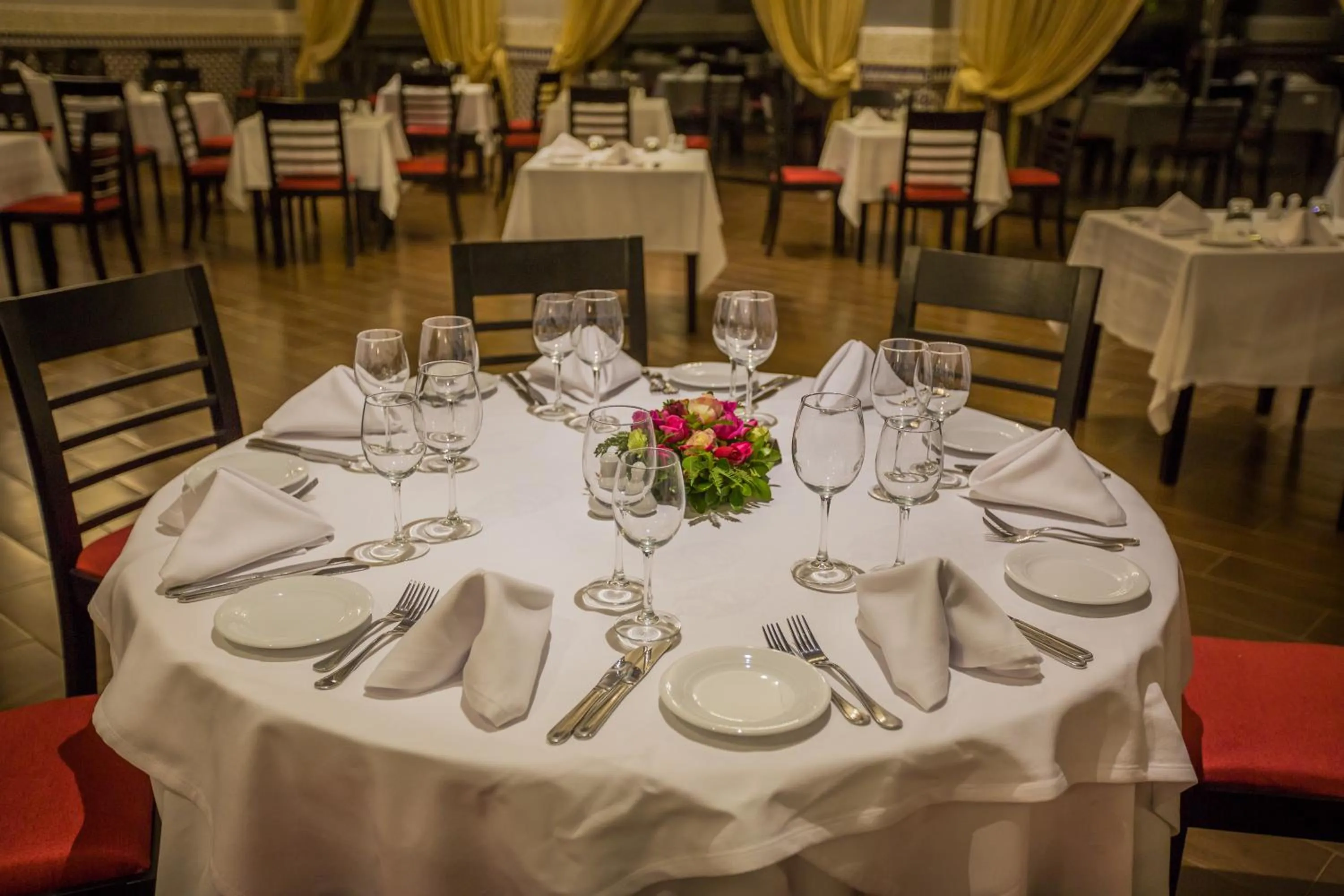 Restaurant/places to eat in Ennakhil Marrakech Hotel & SPA