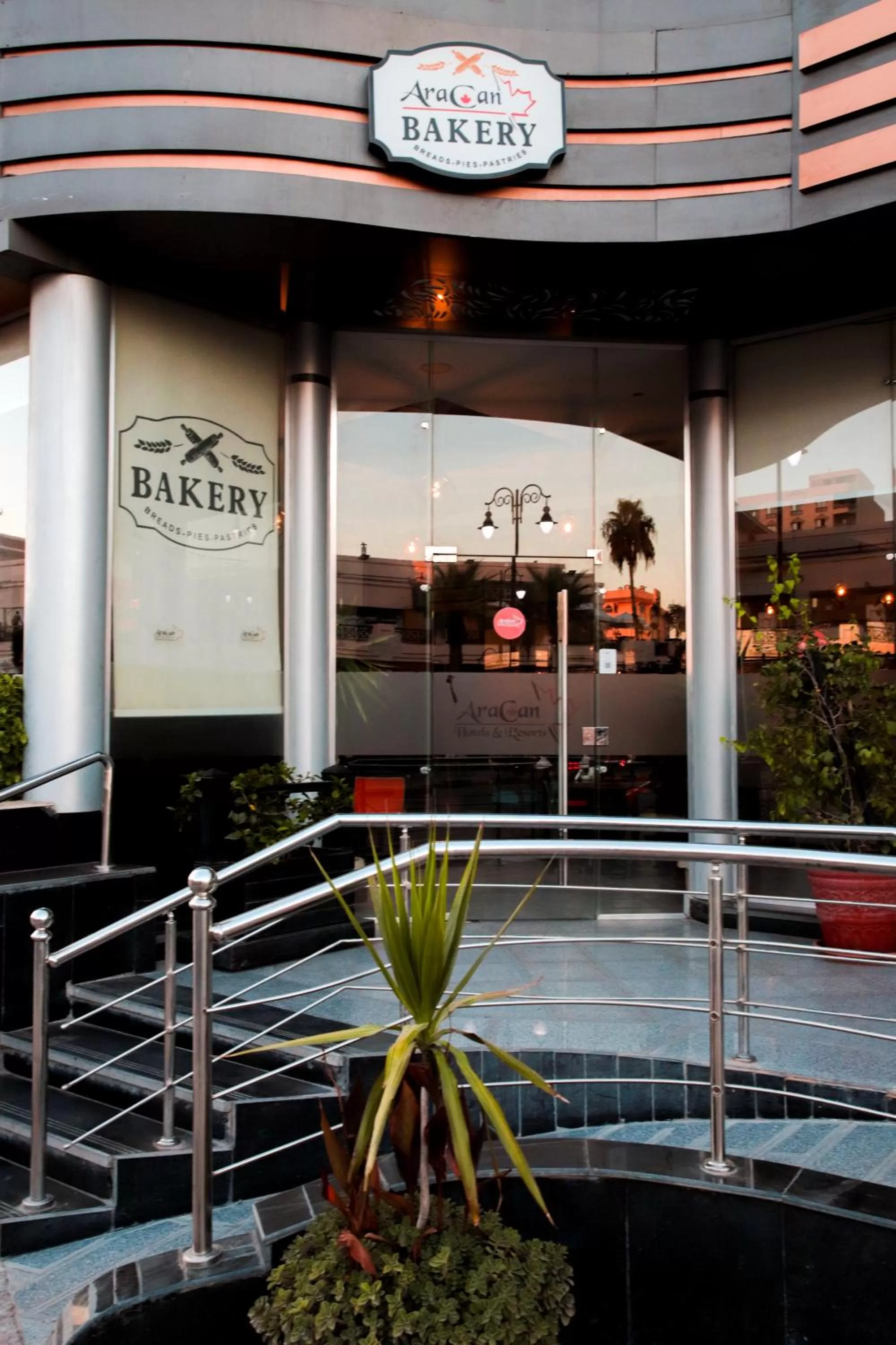 Restaurant/places to eat in Aracan Portsaid