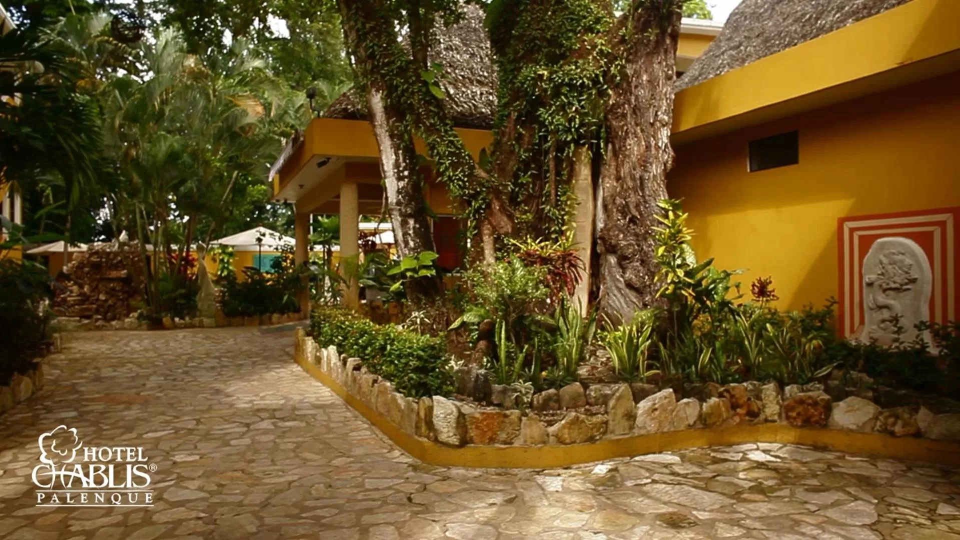 Property building in Hotel Chablis Palenque
