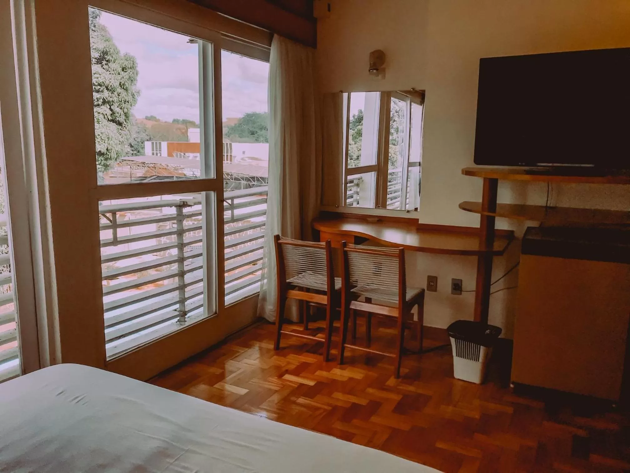 Bedroom, TV/Entertainment Center in Hotel Cataguases