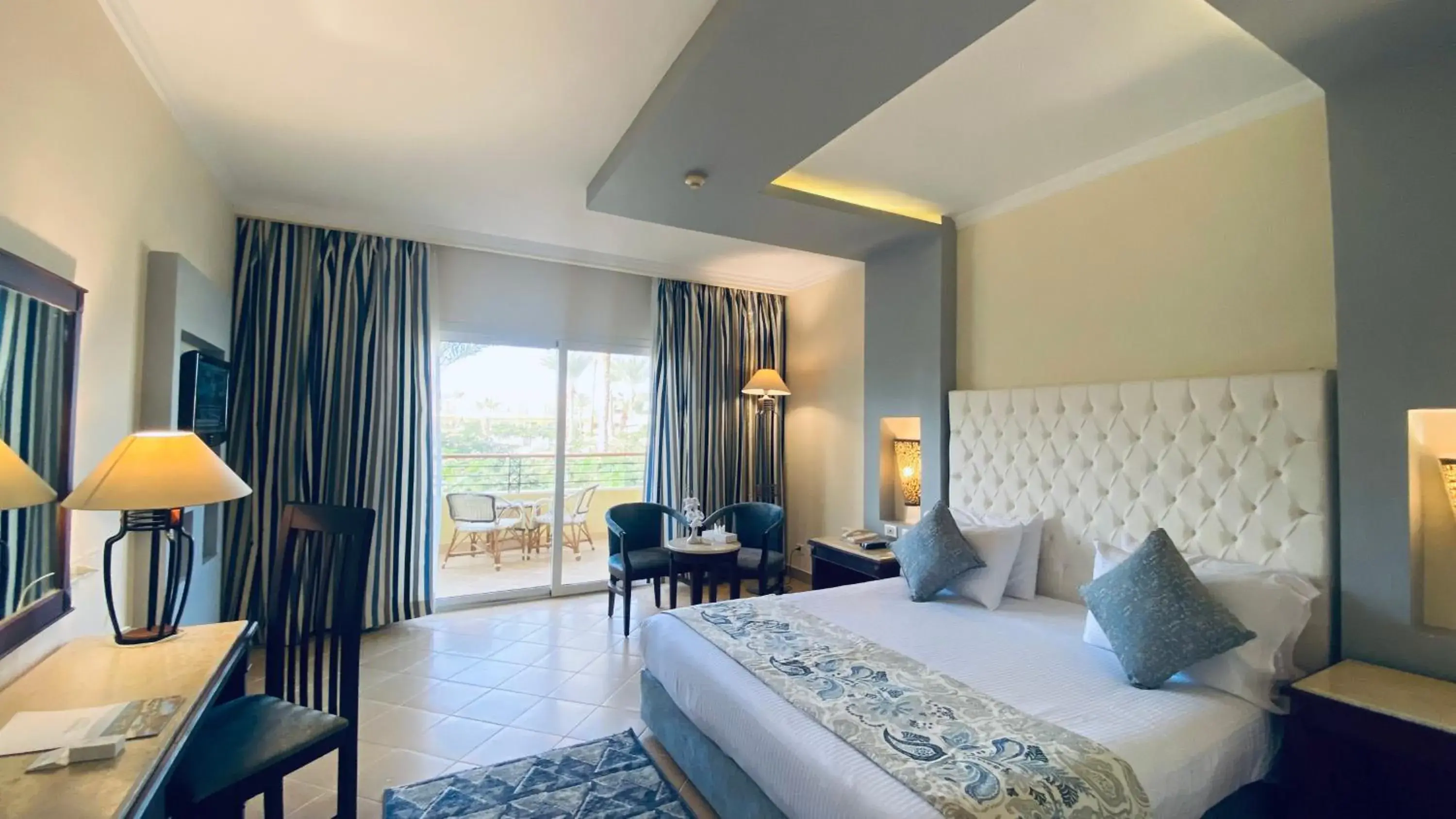 Superior Double Room with Pool View - single occupancy in Amwaj Oyoun Resort Superior Double Room with Pool View - single occupancy in Amwaj Oyoun Resort