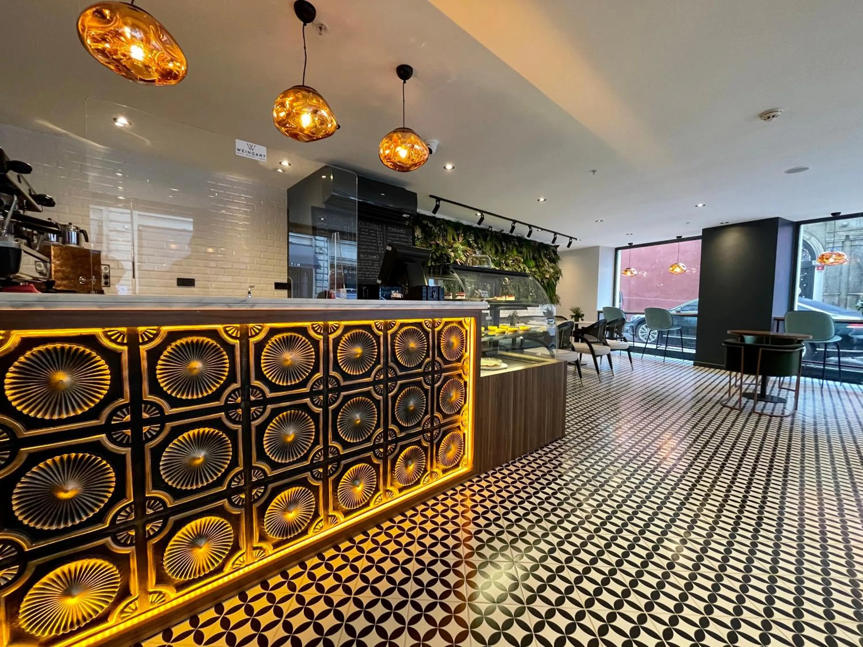 Restaurant/places to eat in Weingart Istanbul