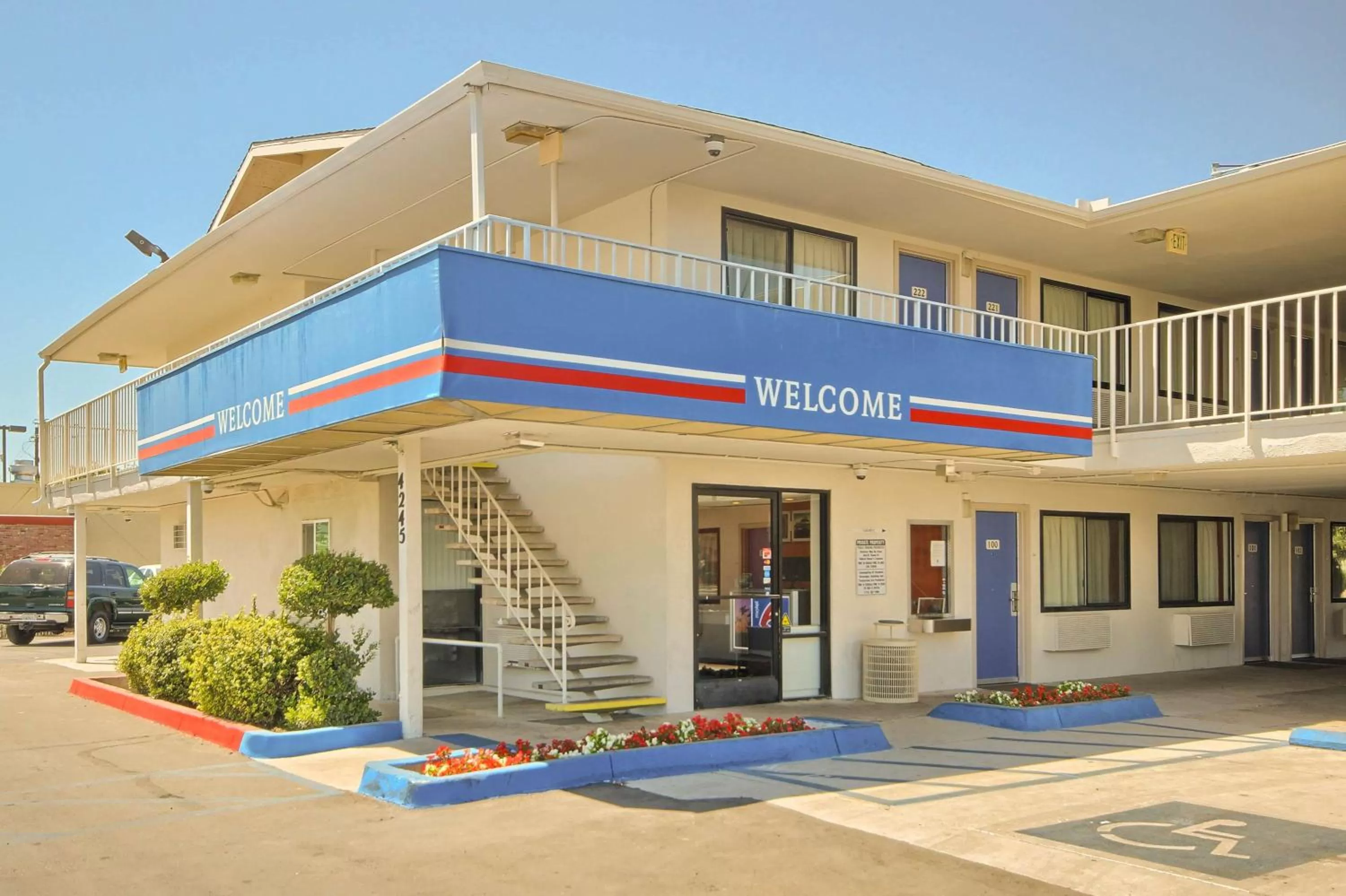 Property building in Motel 6-Fresno, CA - Blackstone North