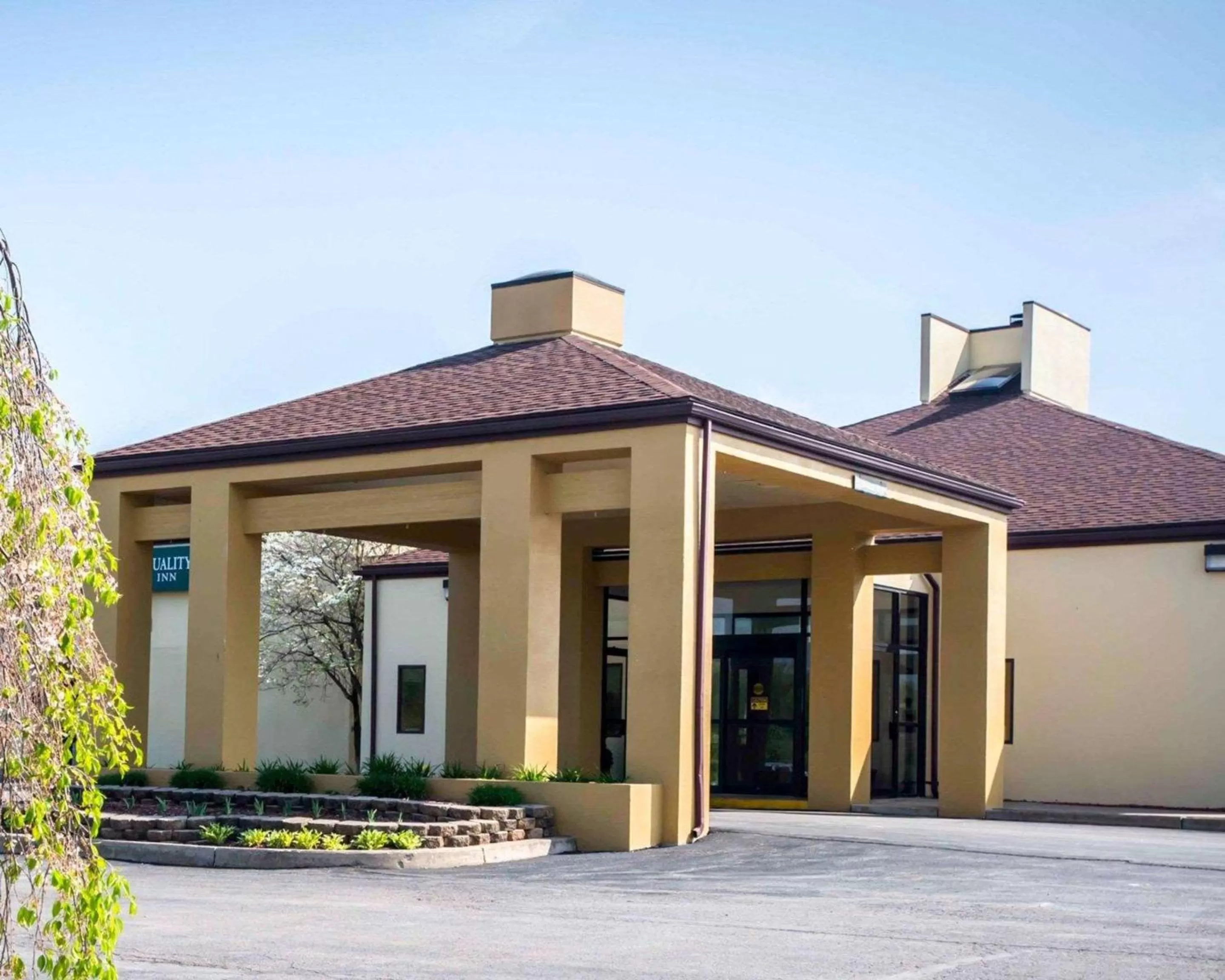 Property building in Quality Inn New Columbia-Lewisburg
