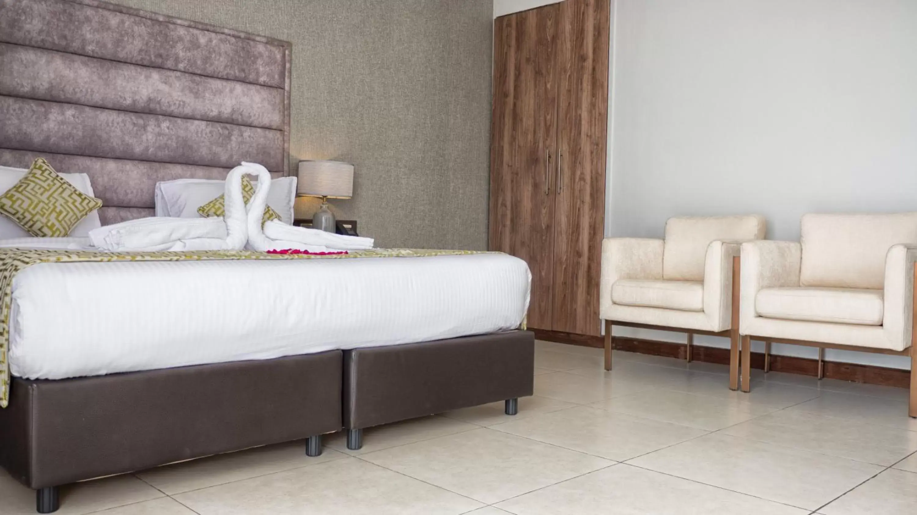 Deluxe King Room in Best Western Kisumu Hotel Deluxe King Room in Best Western Kisumu Hotel