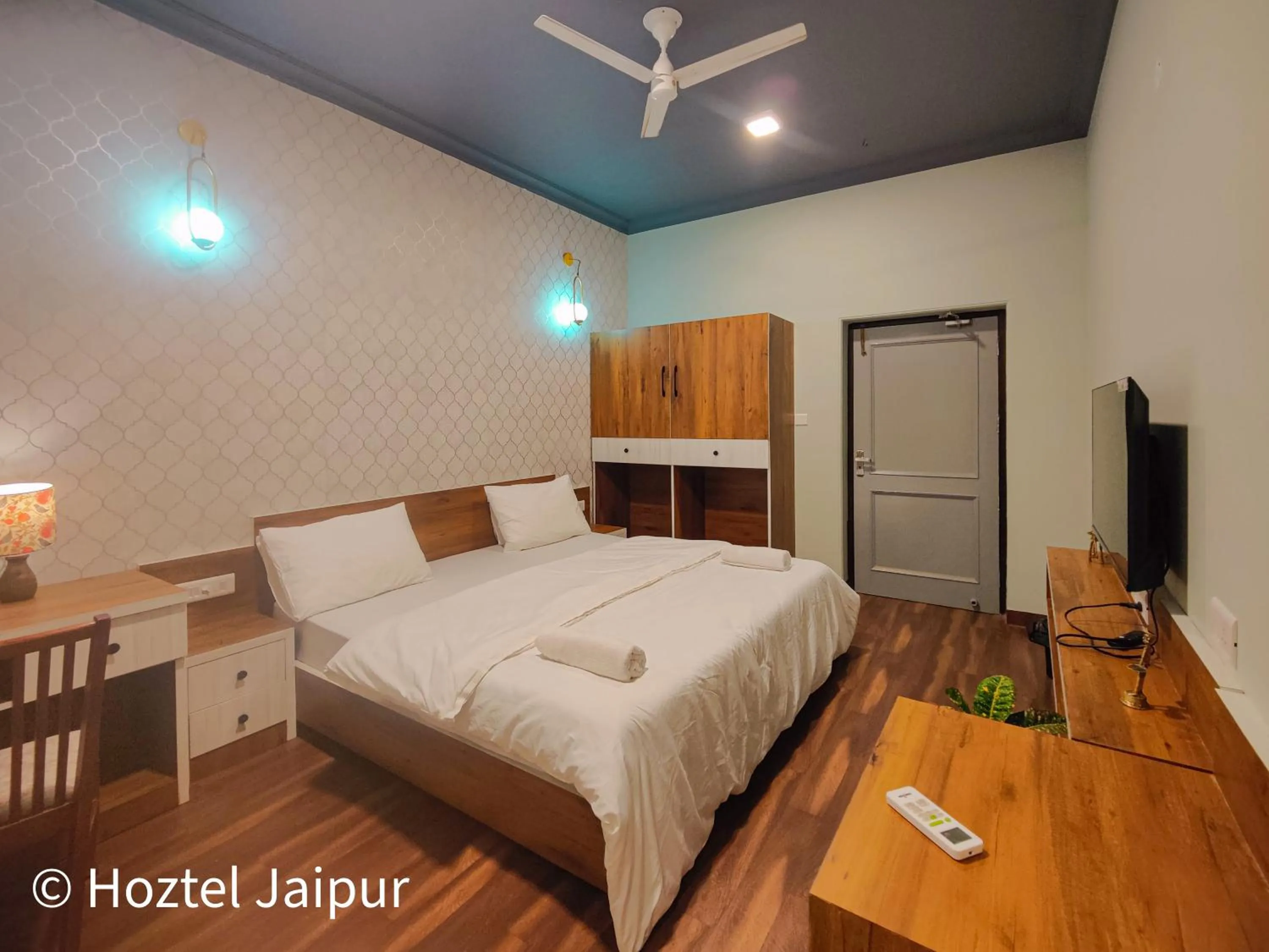View (from property/room), Bed in Hoztel Jaipur