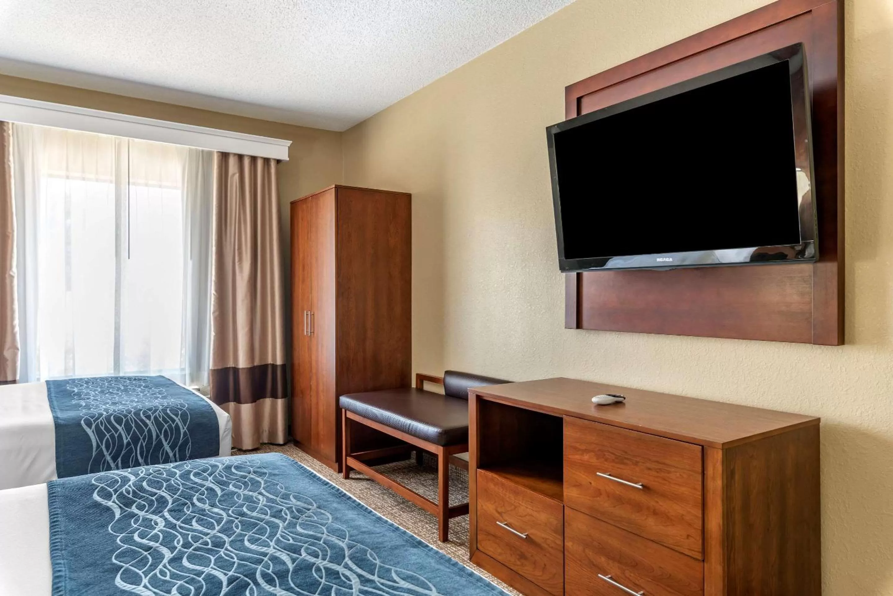 Photo of the whole room, Bed in Comfort Inn & Suites El Dorado