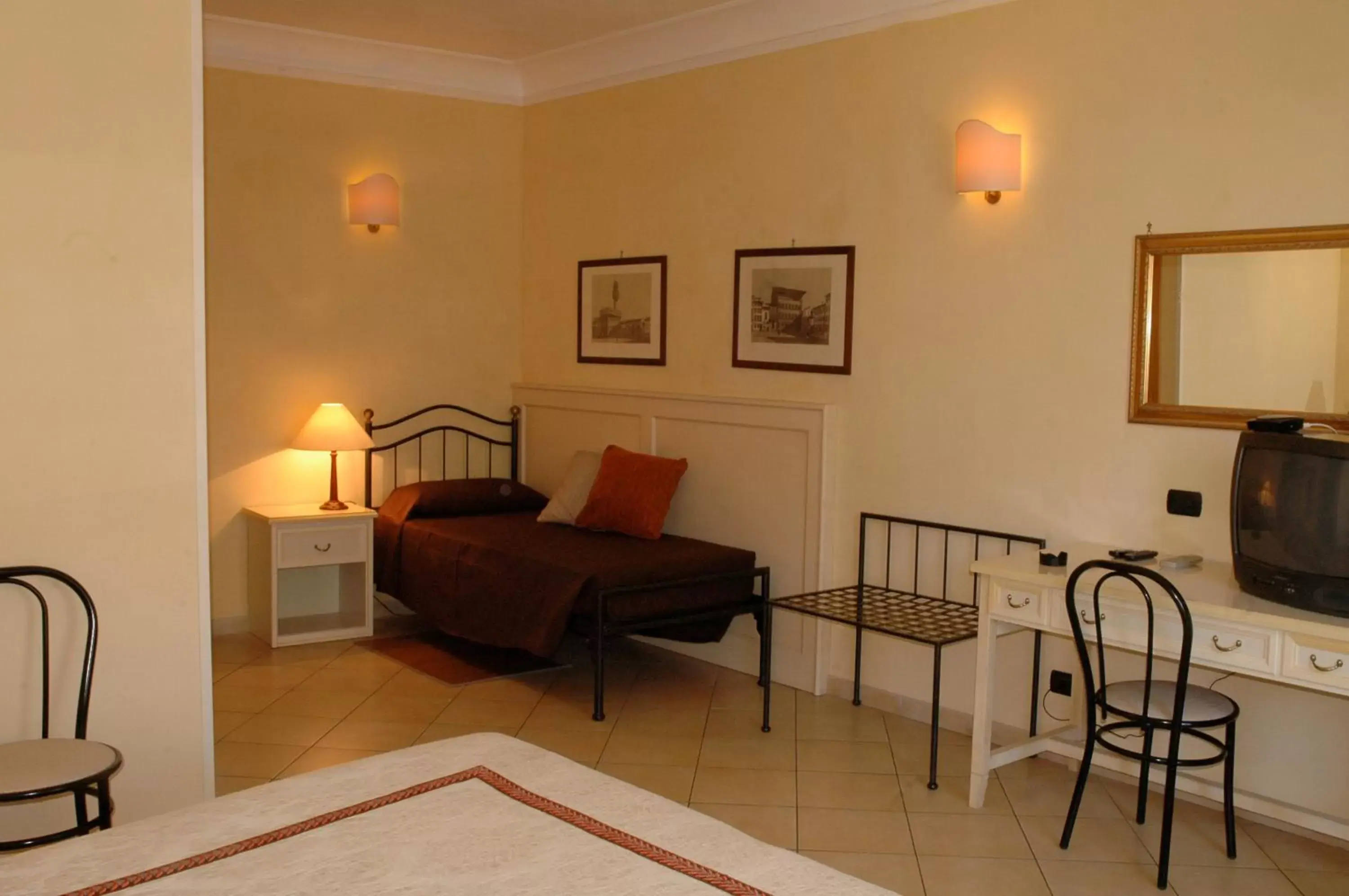 Triple Room with Balcony and City View in Hotel Relais Modica Triple Room with Balcony and City View in Hotel Relais Modica