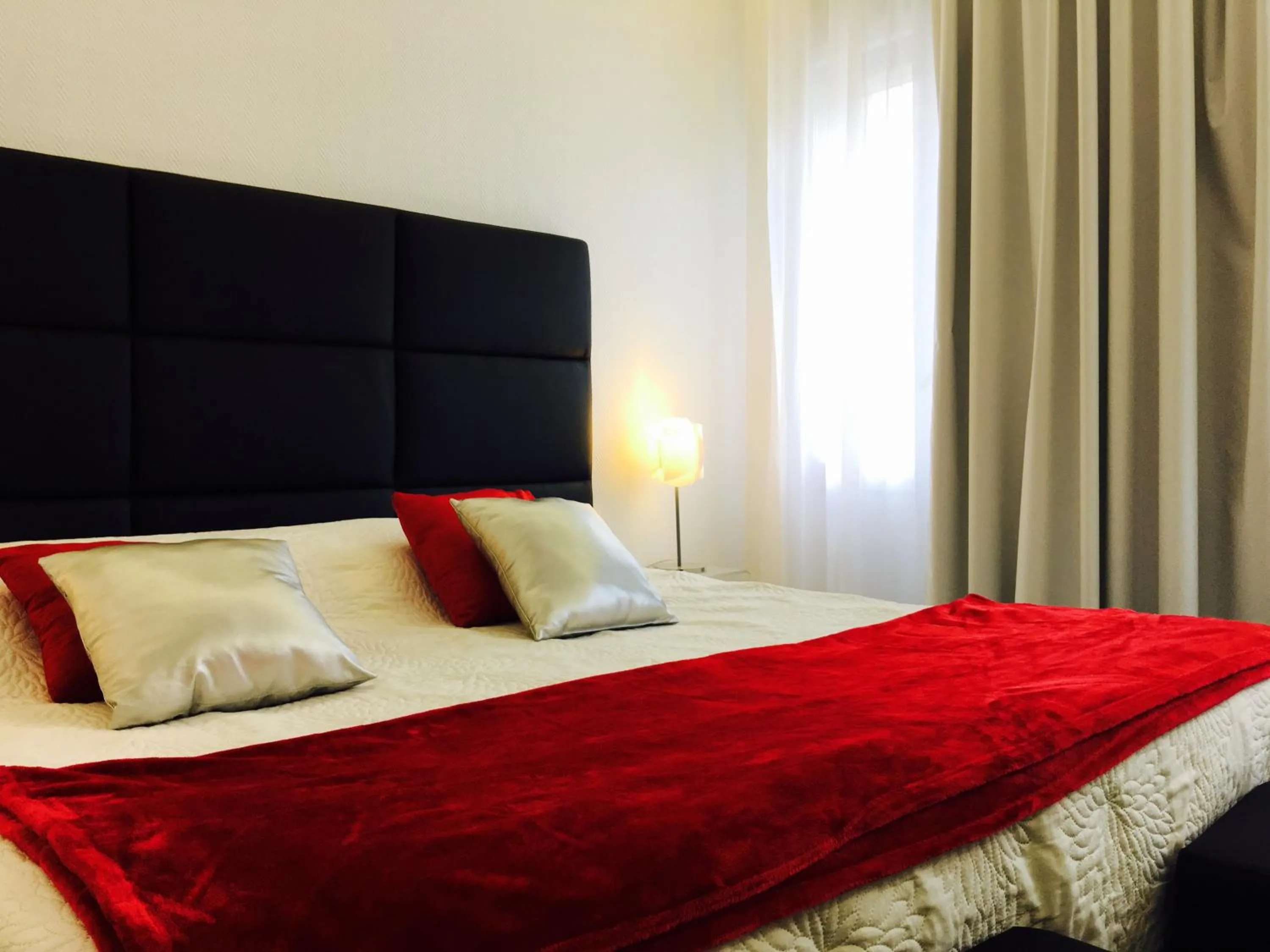 Bedroom, Bed in Hôtel Le Capitole