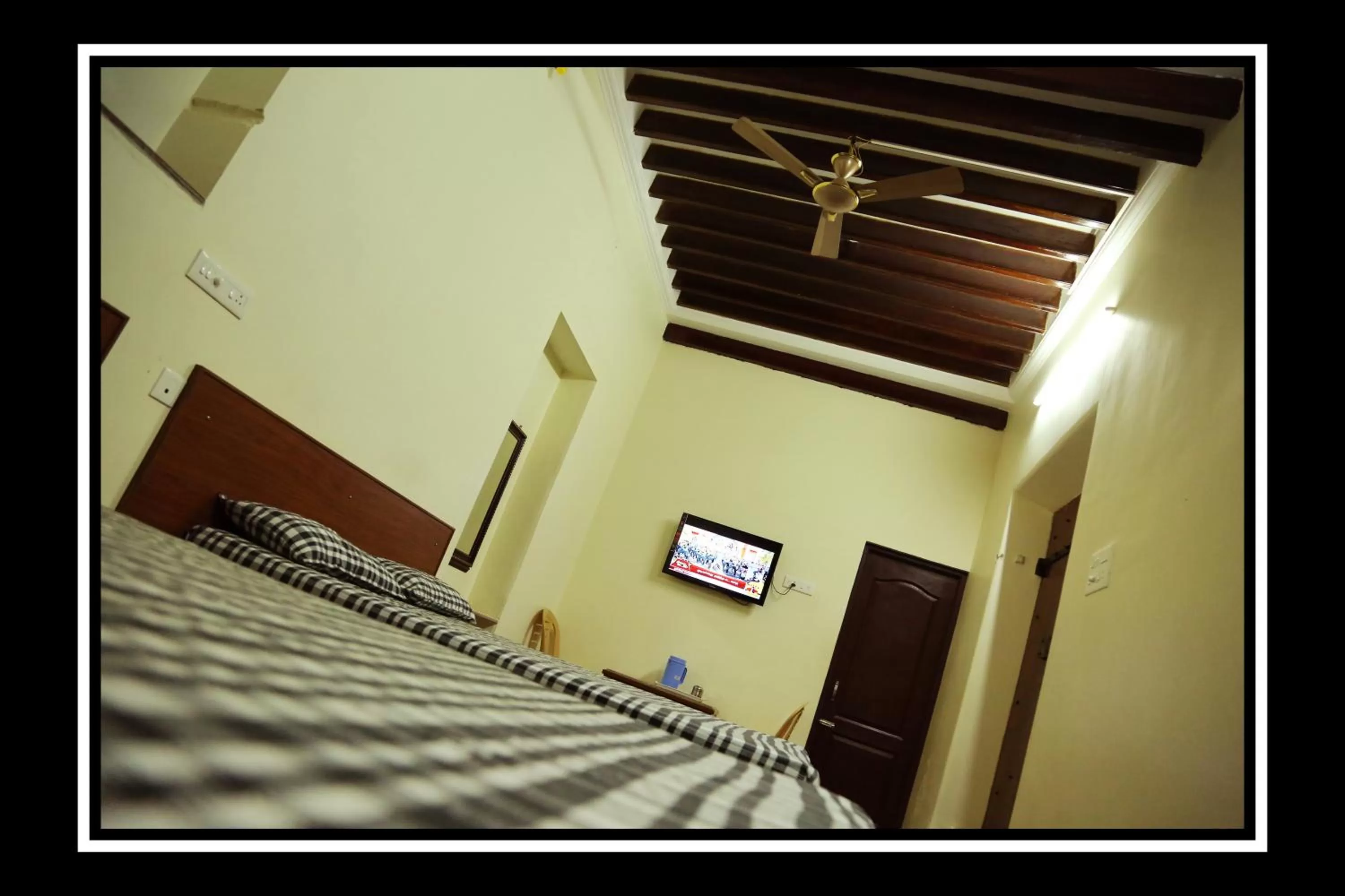 Photo of the whole room, Bed in Pattiah Naidu Palace