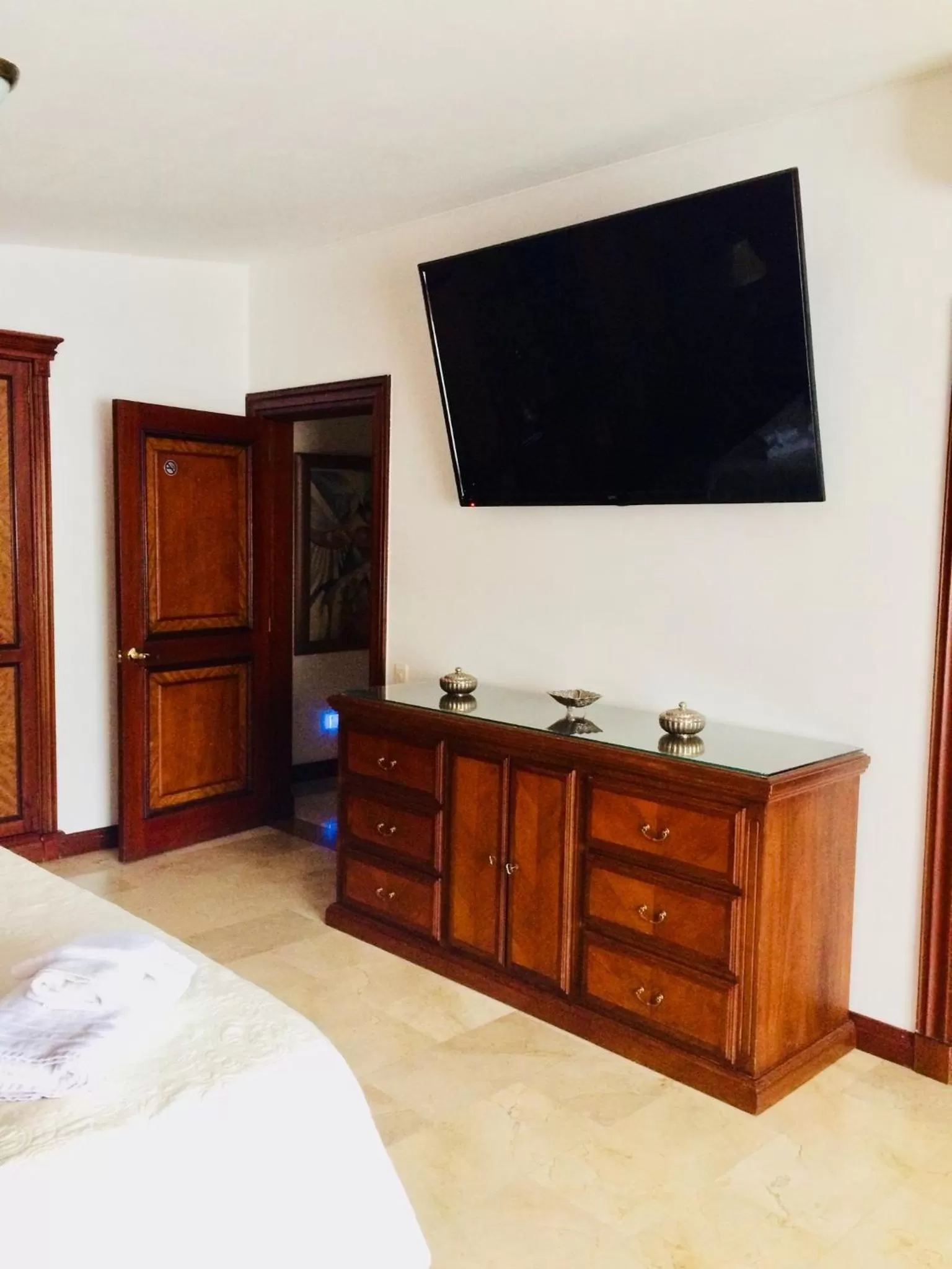 Bedroom, TV/Entertainment Center in Hotel Boutique Villa Casuarinas