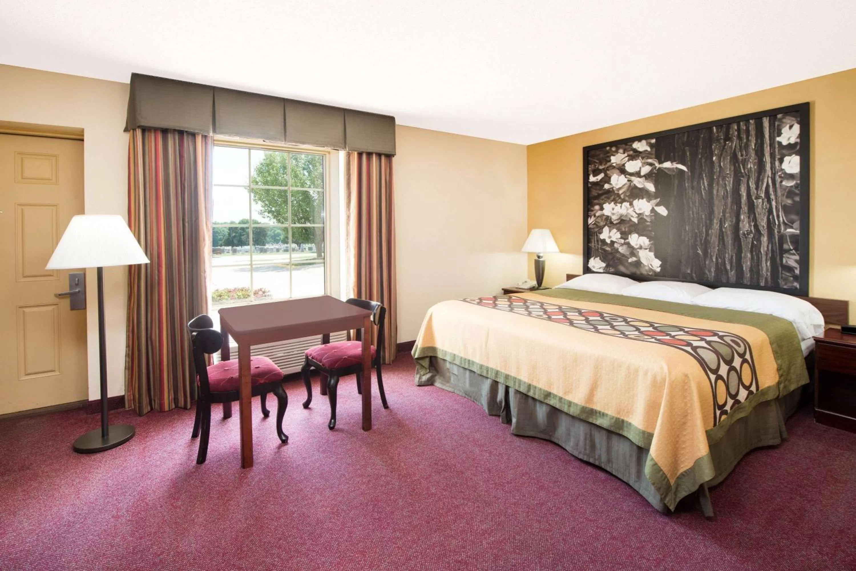 Photo of the whole room, Bed in Super 8 by Wyndham Lamar