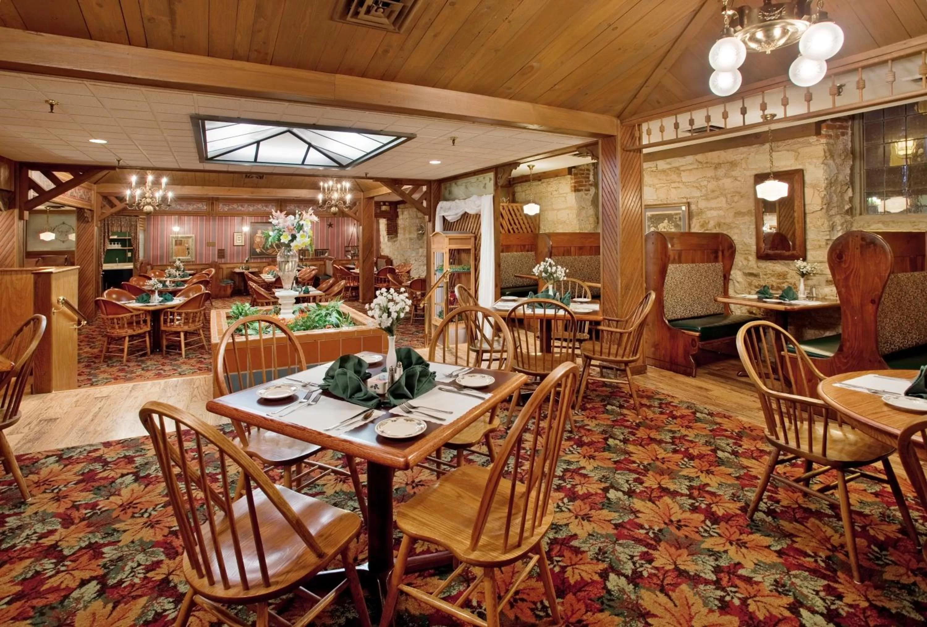 Restaurant/places to eat in Holiday Inn At Six Flags Saint Louis by IHG