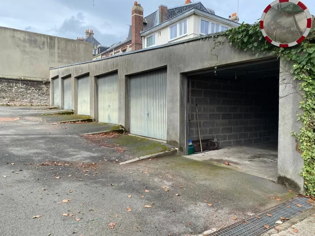 Parking in Hôtel Céline - Hôtel de la Gare