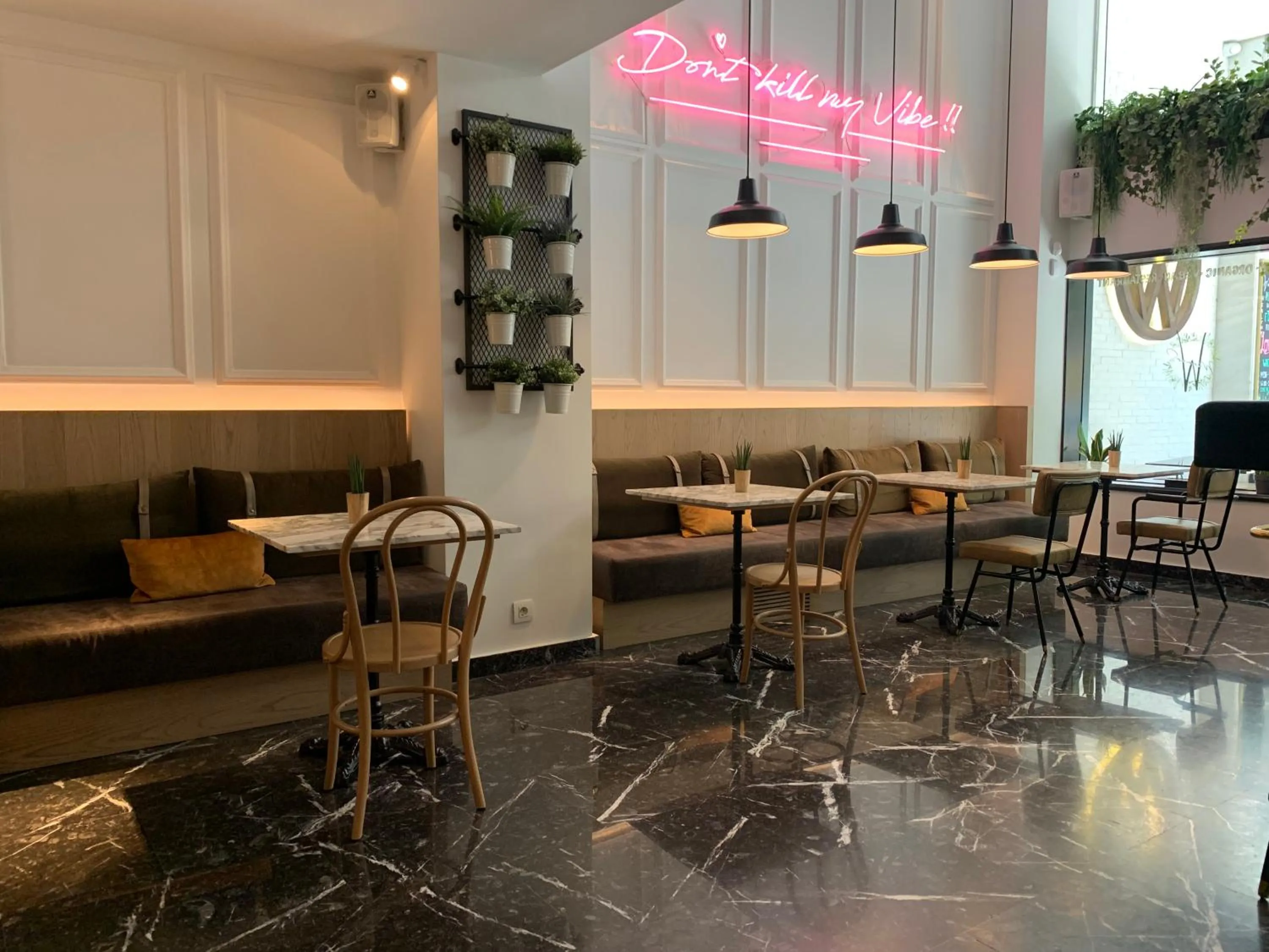 Restaurant/places to eat in Niki Athens Hotel