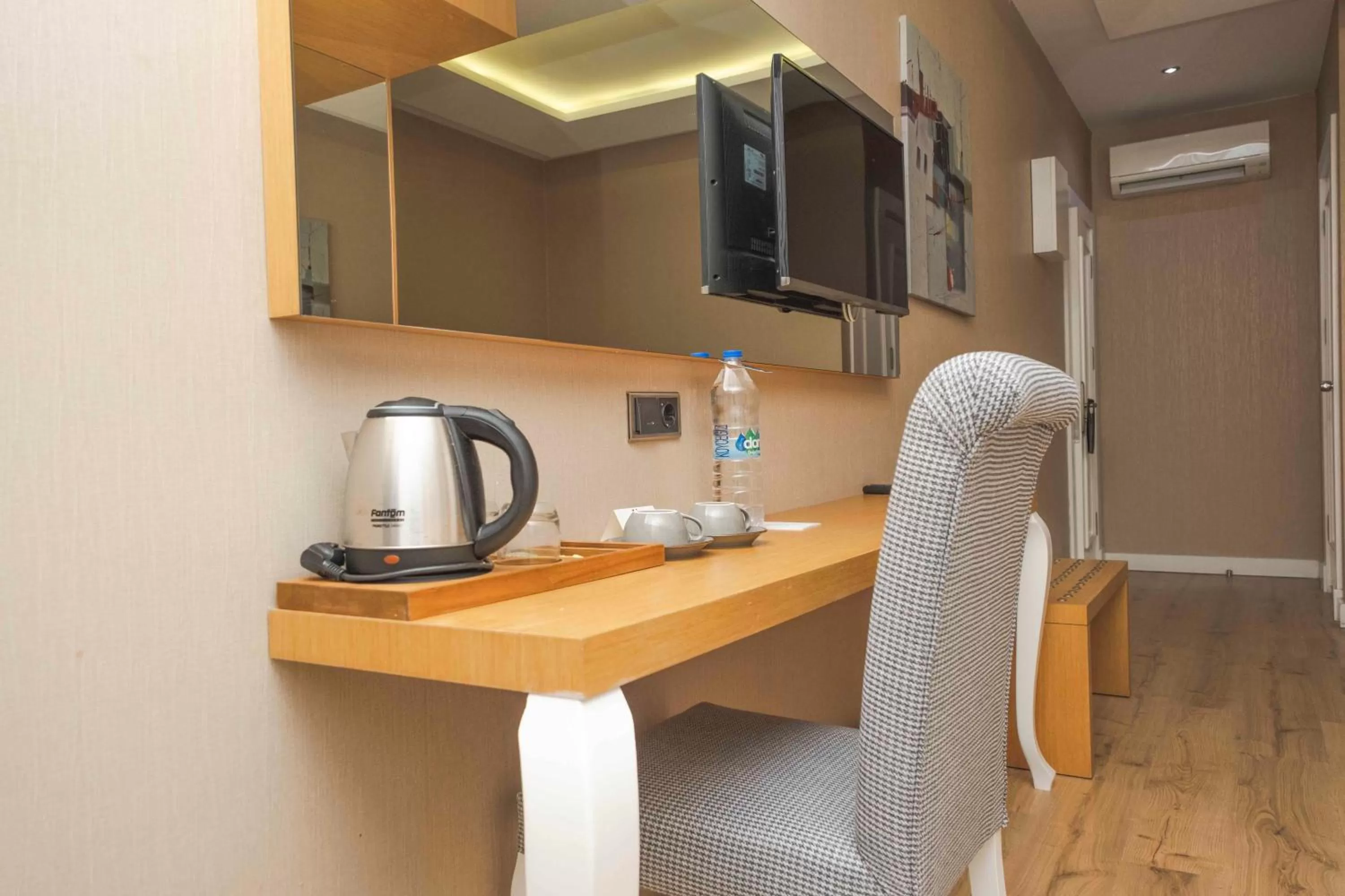 TV and multimedia, Kitchen/Kitchenette in Vista Family Hotel Konyaaltı