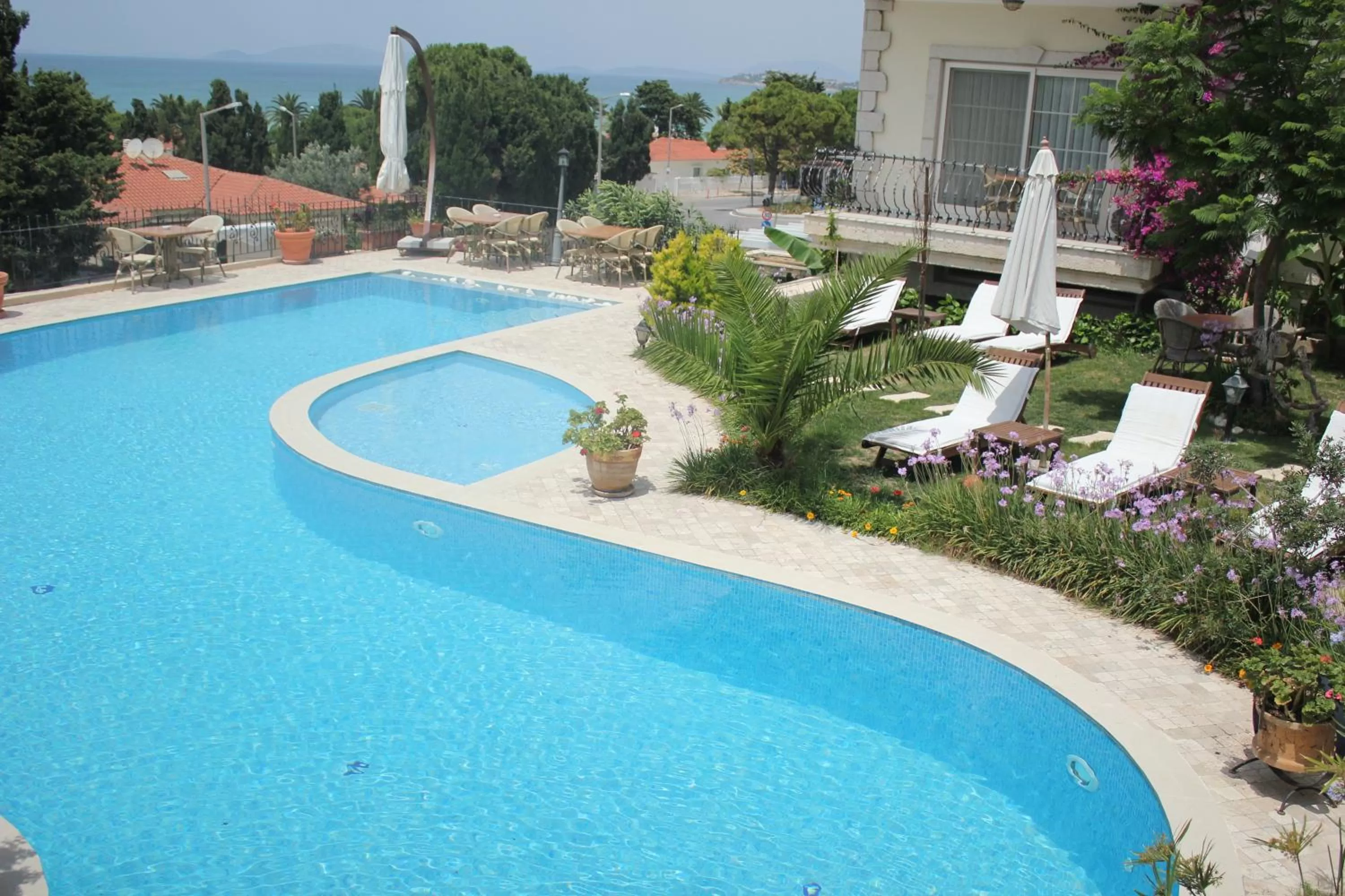 Swimming Pool in Dolina Hotel