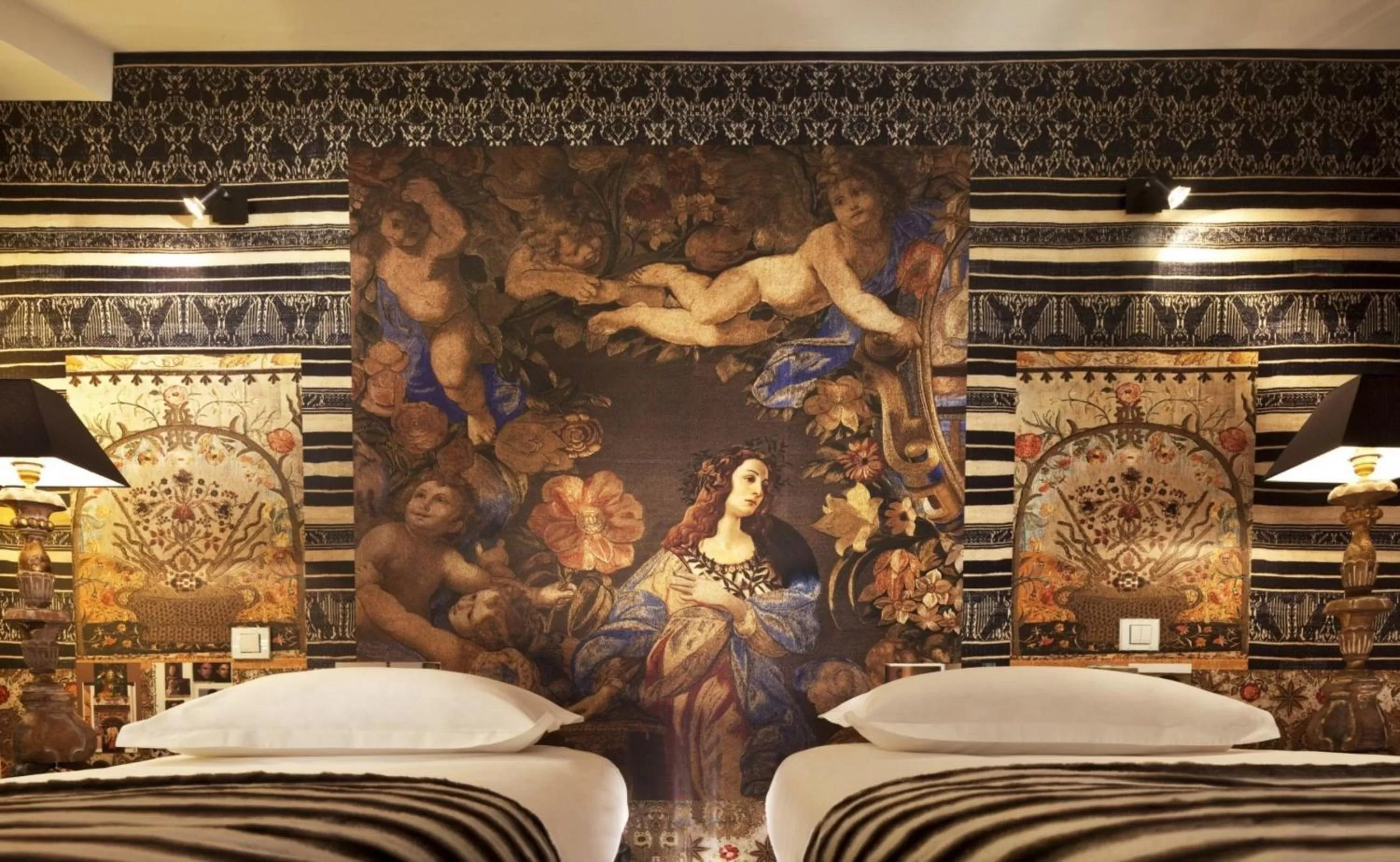 Decorative detail, Bed in Hotel Le Notre Dame Saint Michel