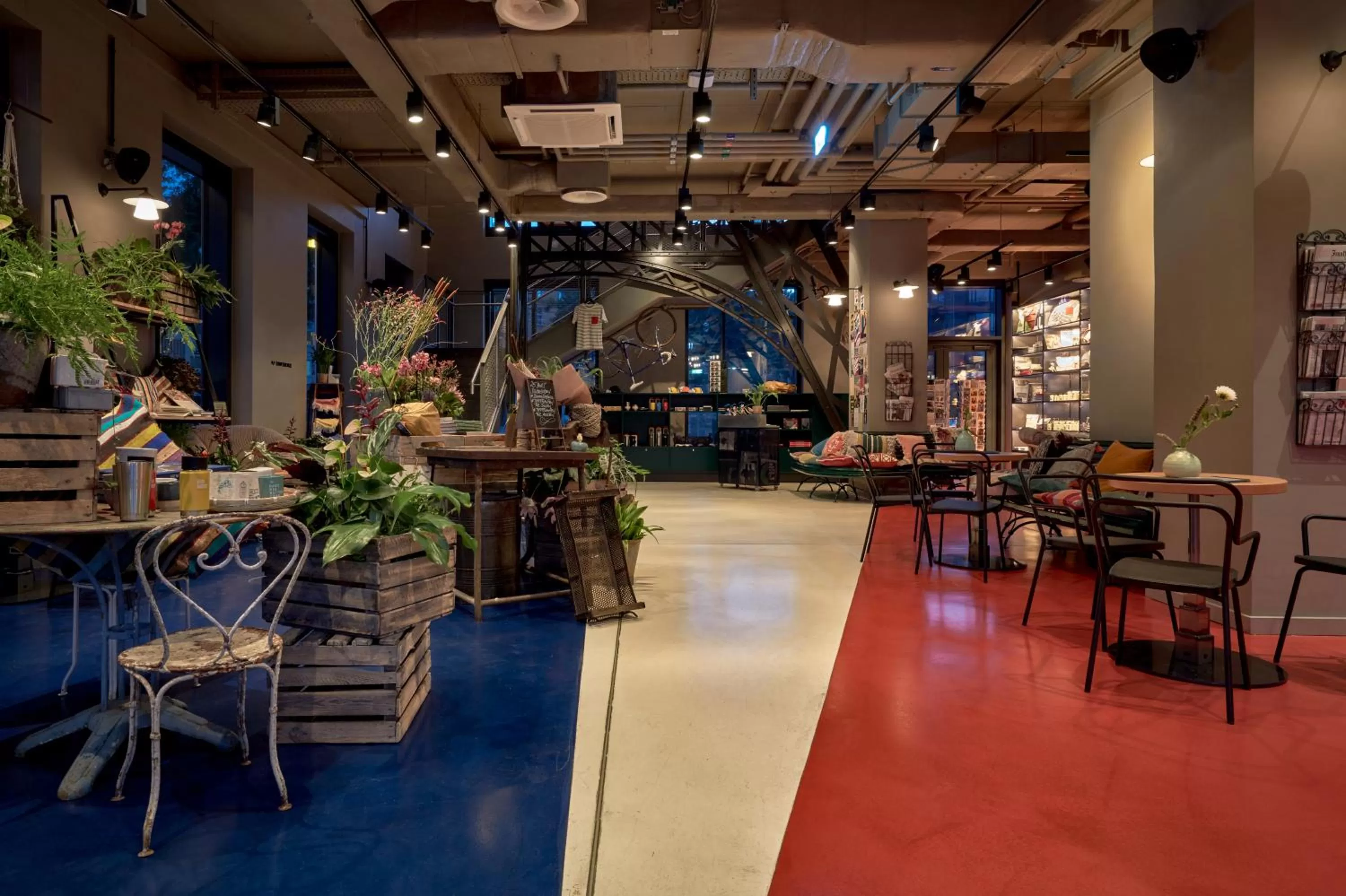 Lobby or reception in 25hours Hotel Das Tour