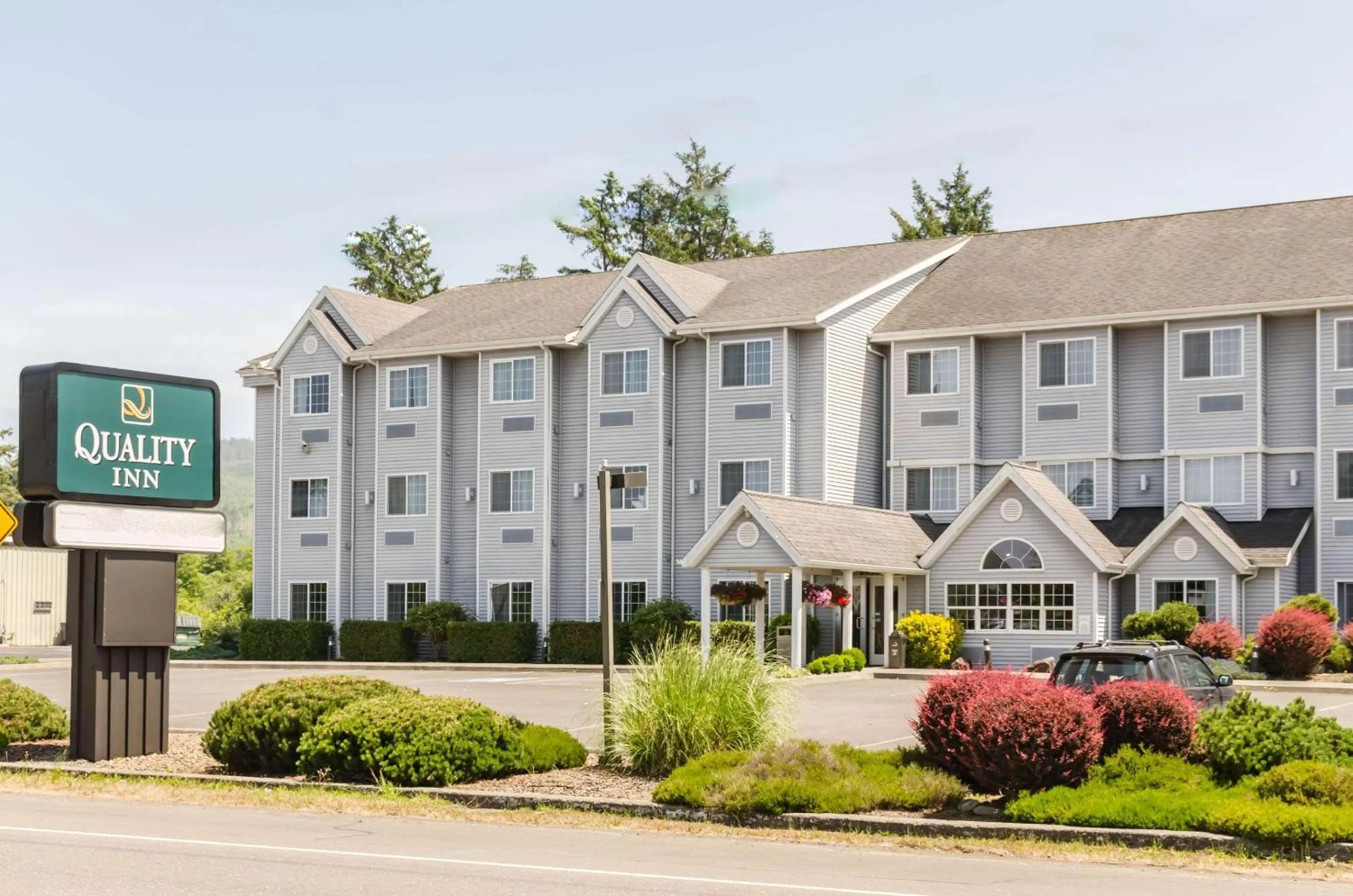 Property building in Quality Inn Seaside Oregon Coast