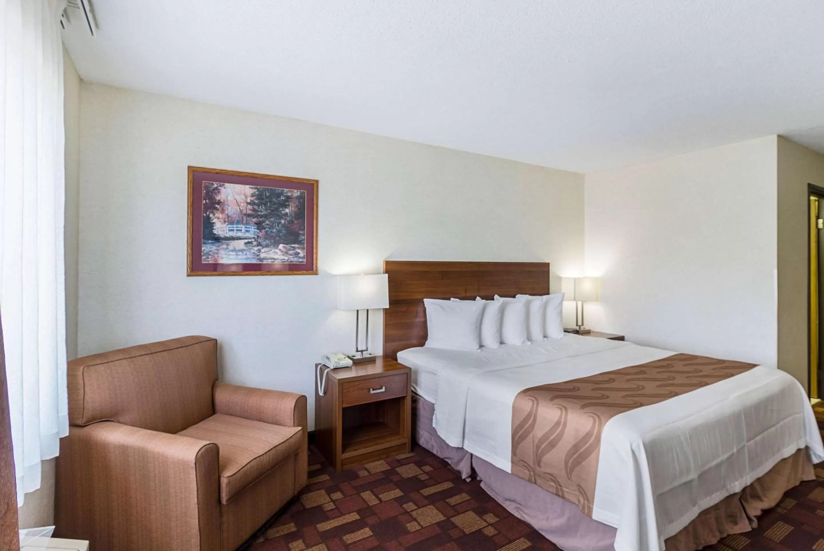 Photo of the whole room, Bed in Econo Lodge Luverne I-90