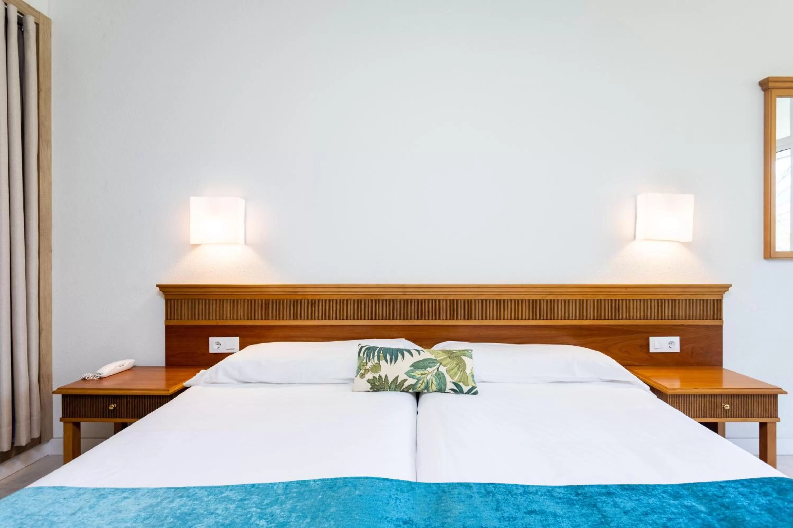 Bed in Gara Suites Golf & Spa