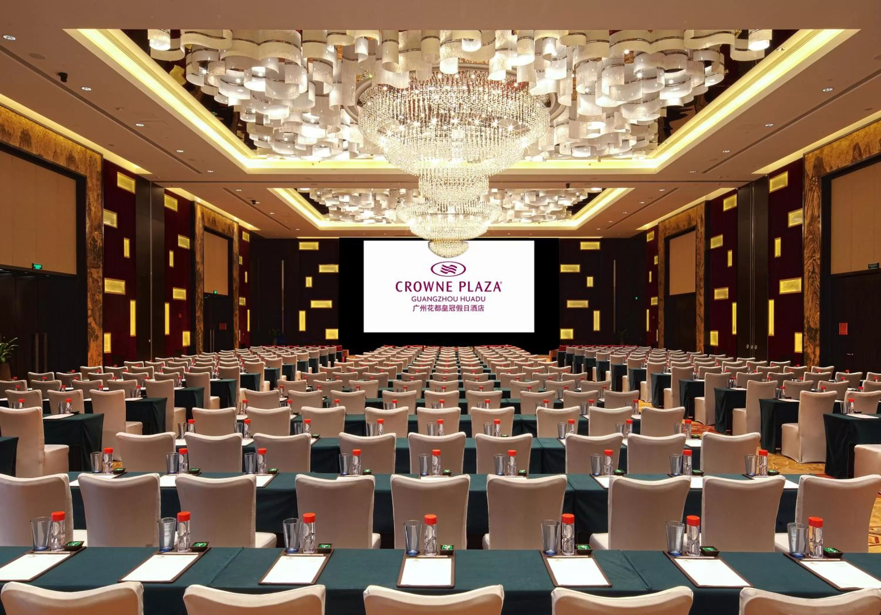Lobby or reception in Crowne Plaza Guangzhou Huadu by IHG - Free Shuttle bus between hotel to Exhibition Center During Canton Fair