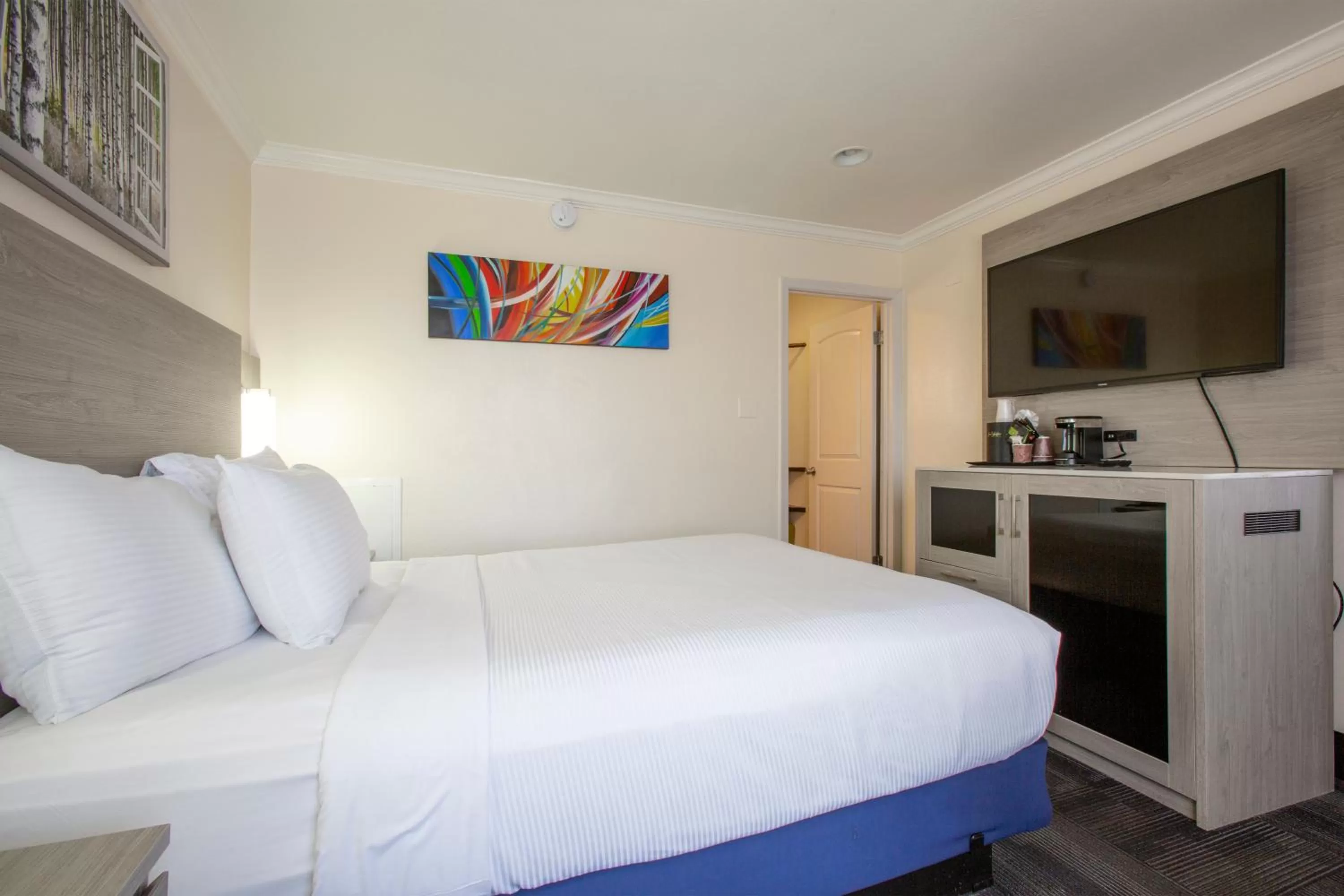 TV and multimedia, Bed in Hotel Aspen Flagstaff/ Grand Canyon InnSuites