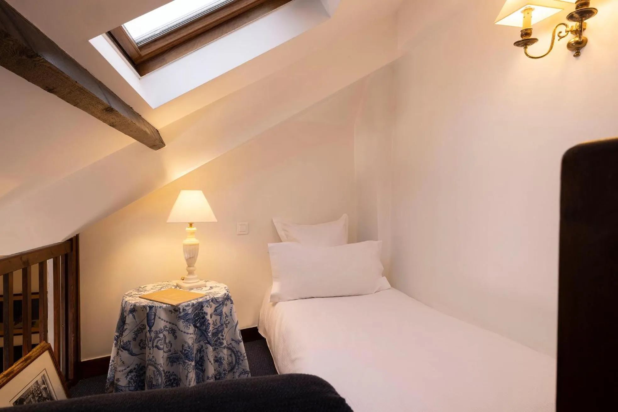 Bed in Relais Hôtel du Vieux Paris