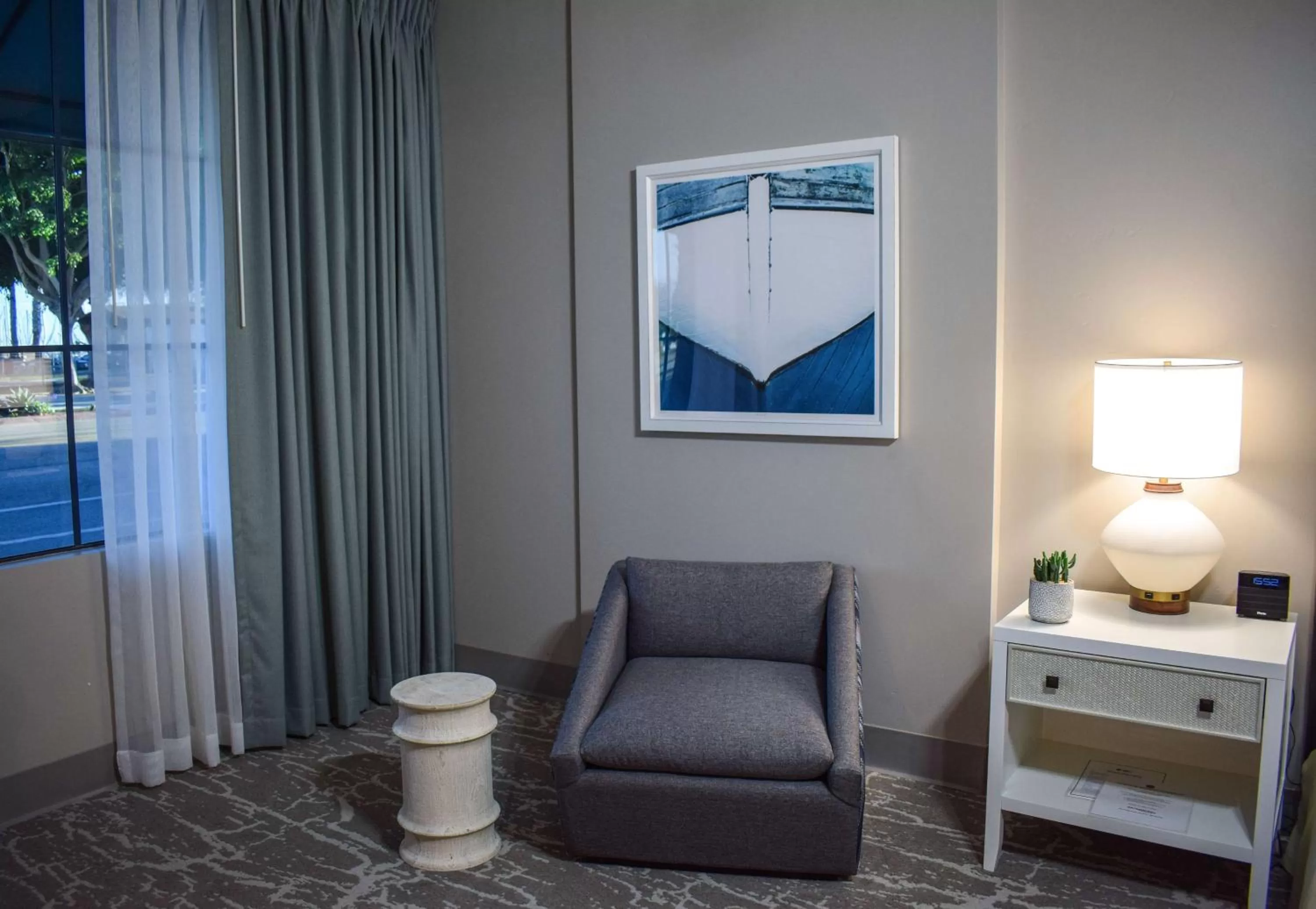 Photo of the whole room in Beachside Inn