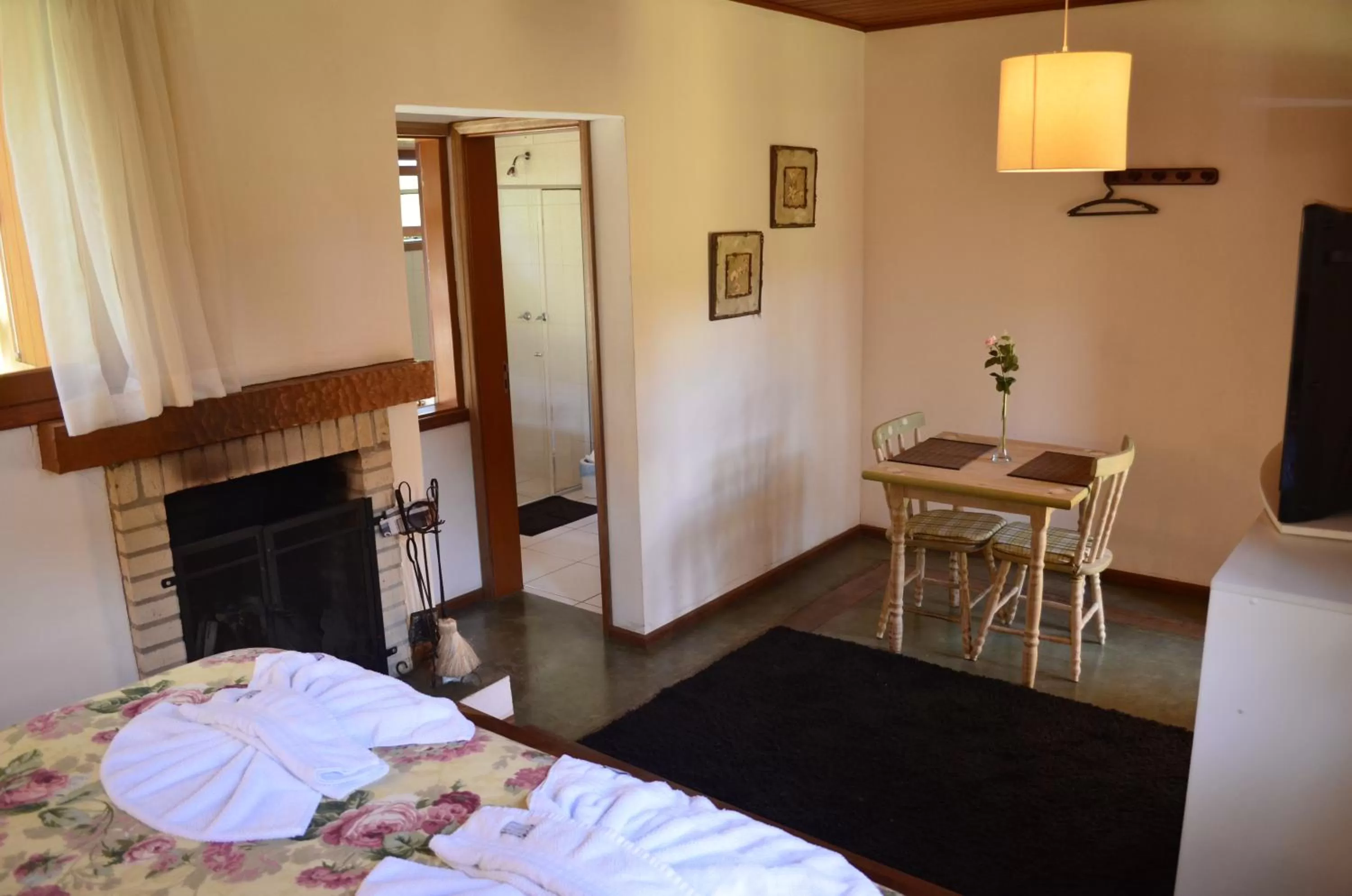 Photo of the whole room, Bed in Pousada Toca Da Coruja