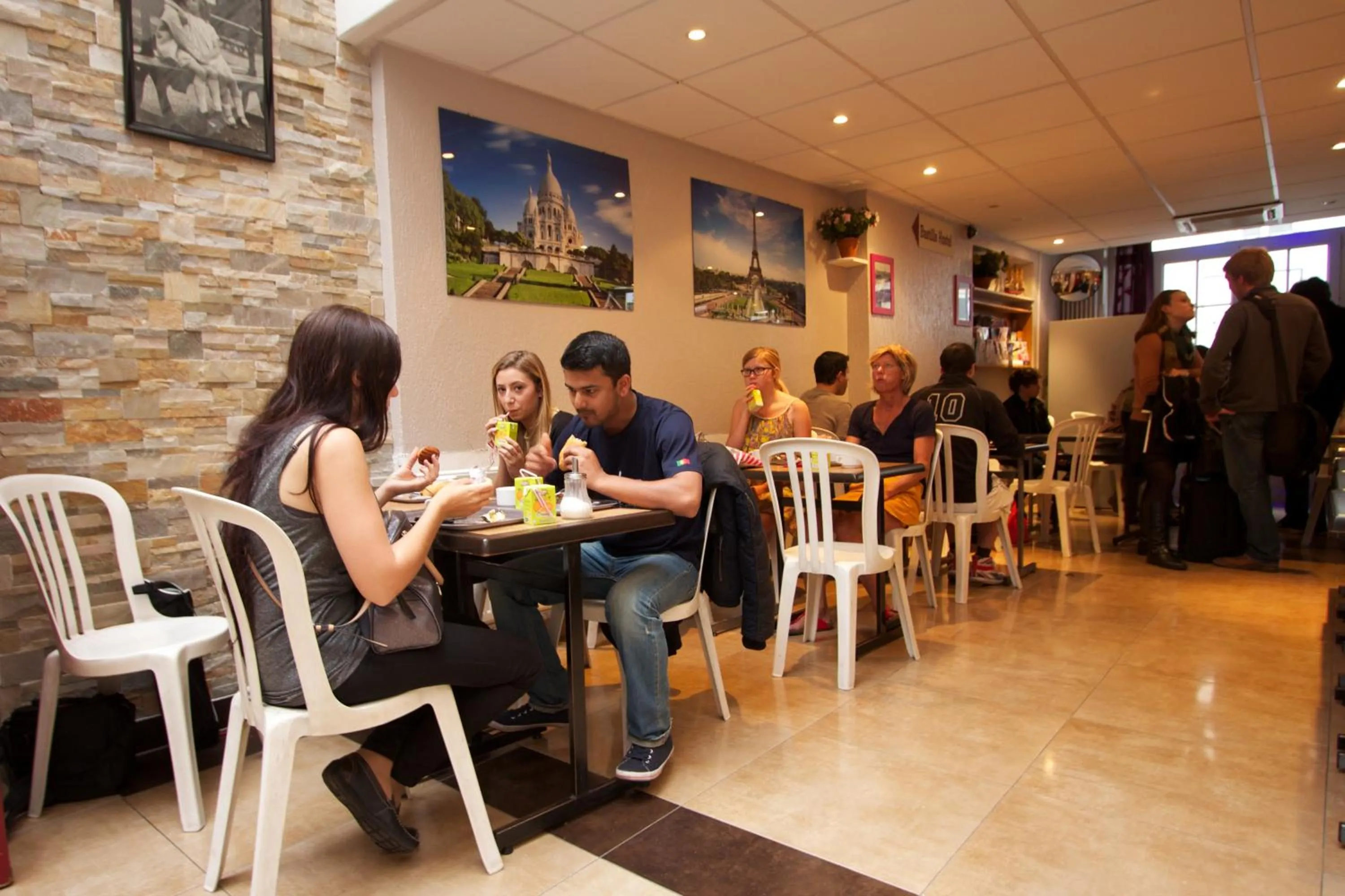 Breakfast in Bastille Hostel