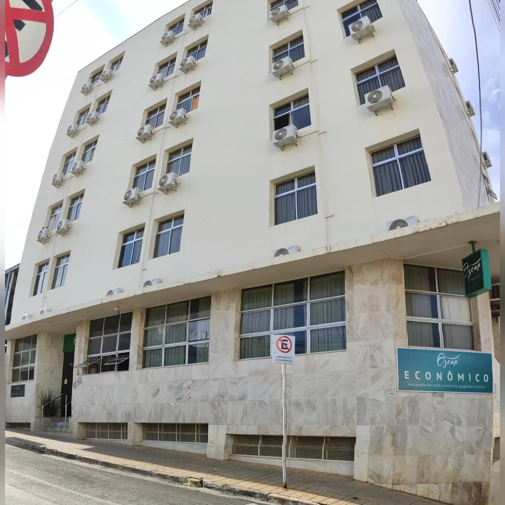 Property building in Hotel Oscar Econômico