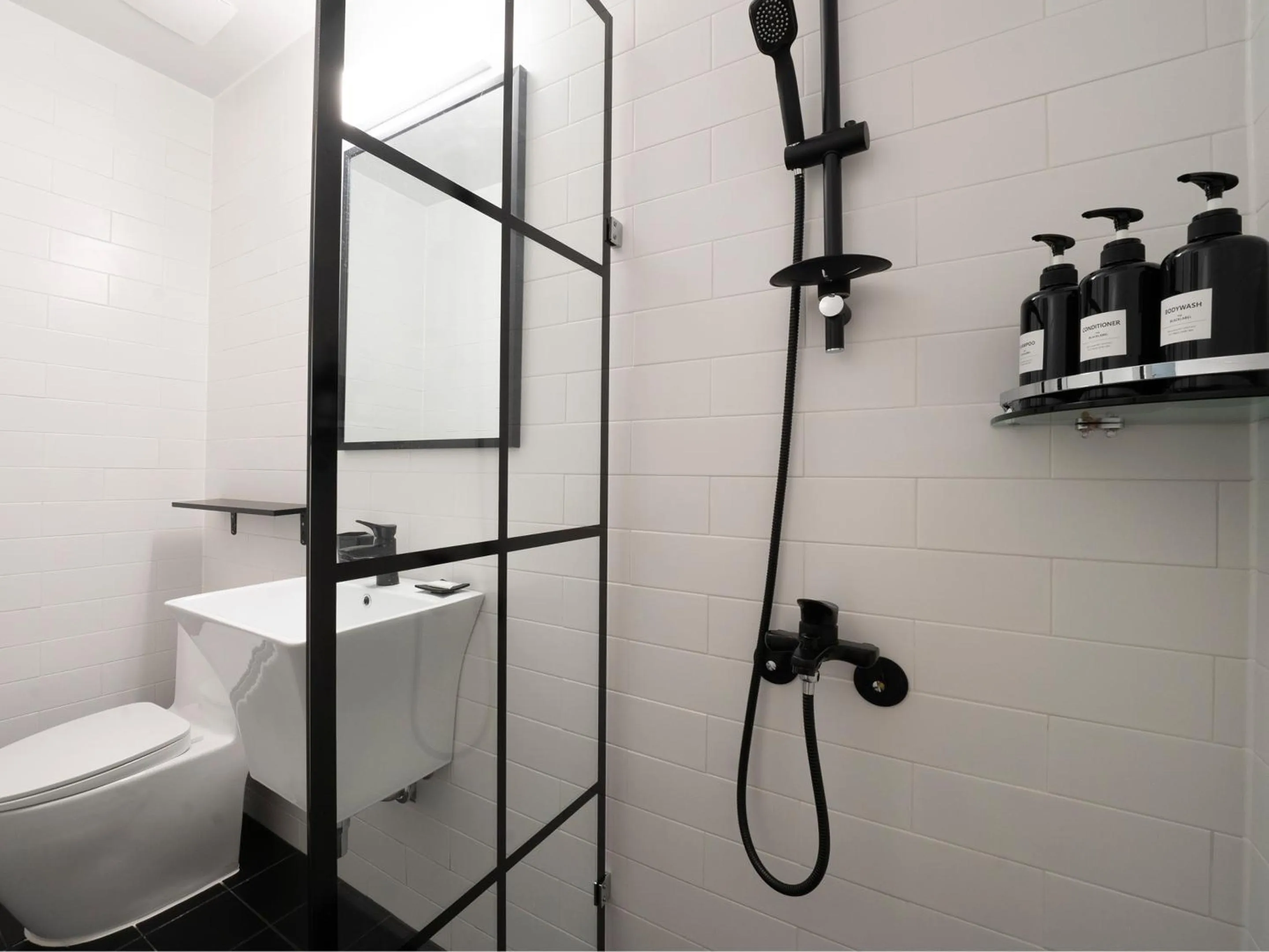 Toilet in Wegoinn Hostel