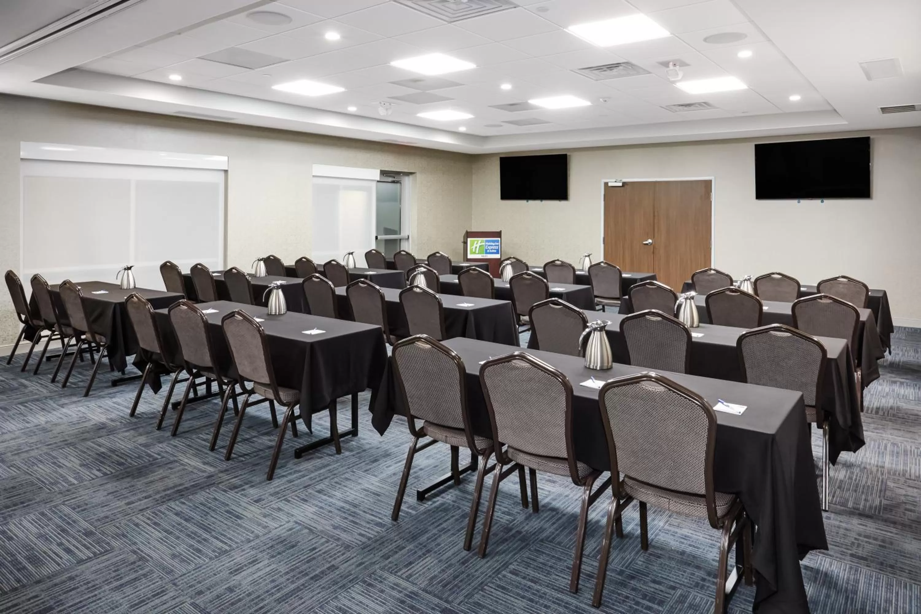 Meeting/conference room in Holiday Inn Express & Suites Chicago North Shore - Niles by IHG