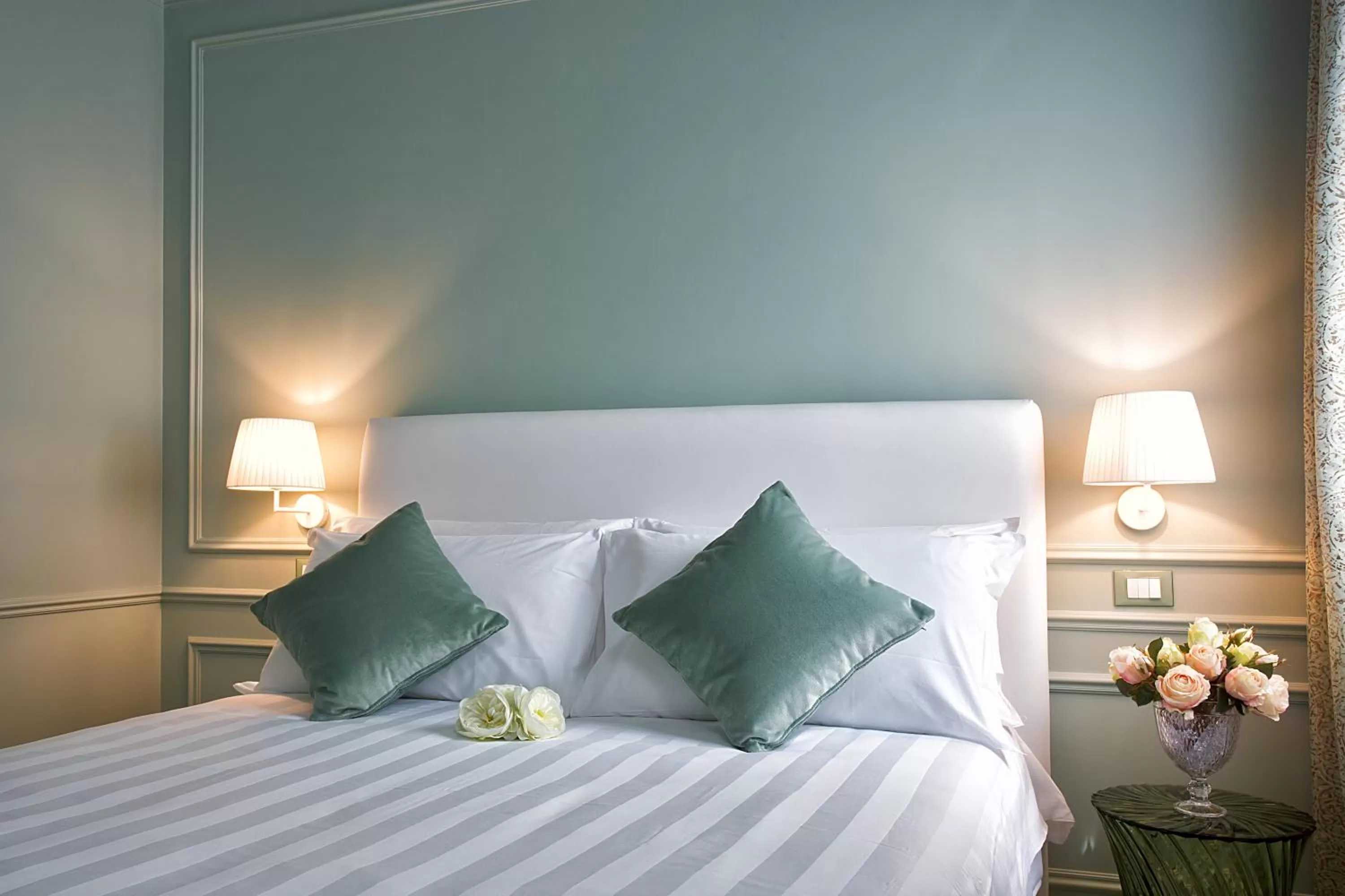 Bed in Aquamare, boutique b&b