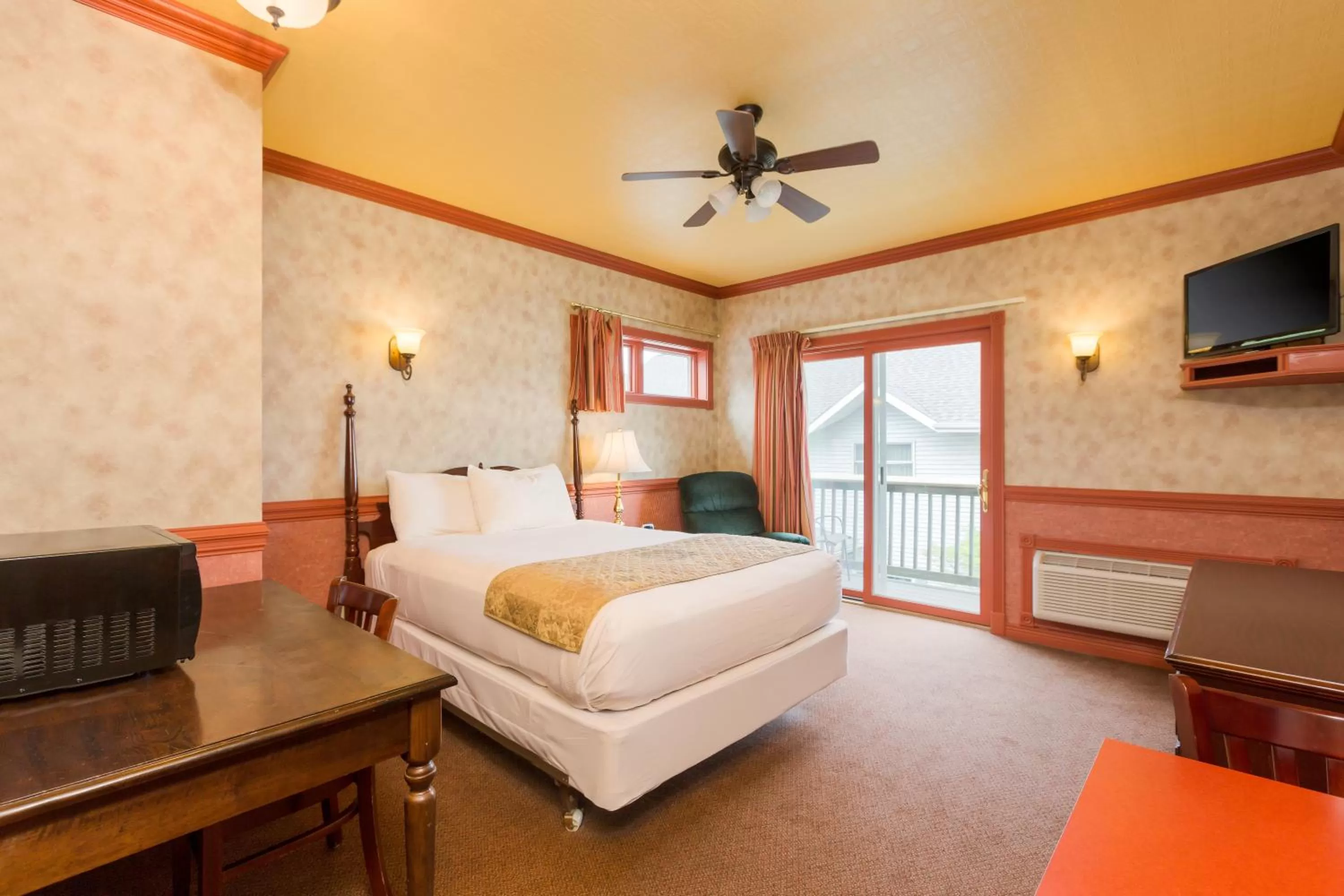 Bed in The Blue Heron Inn