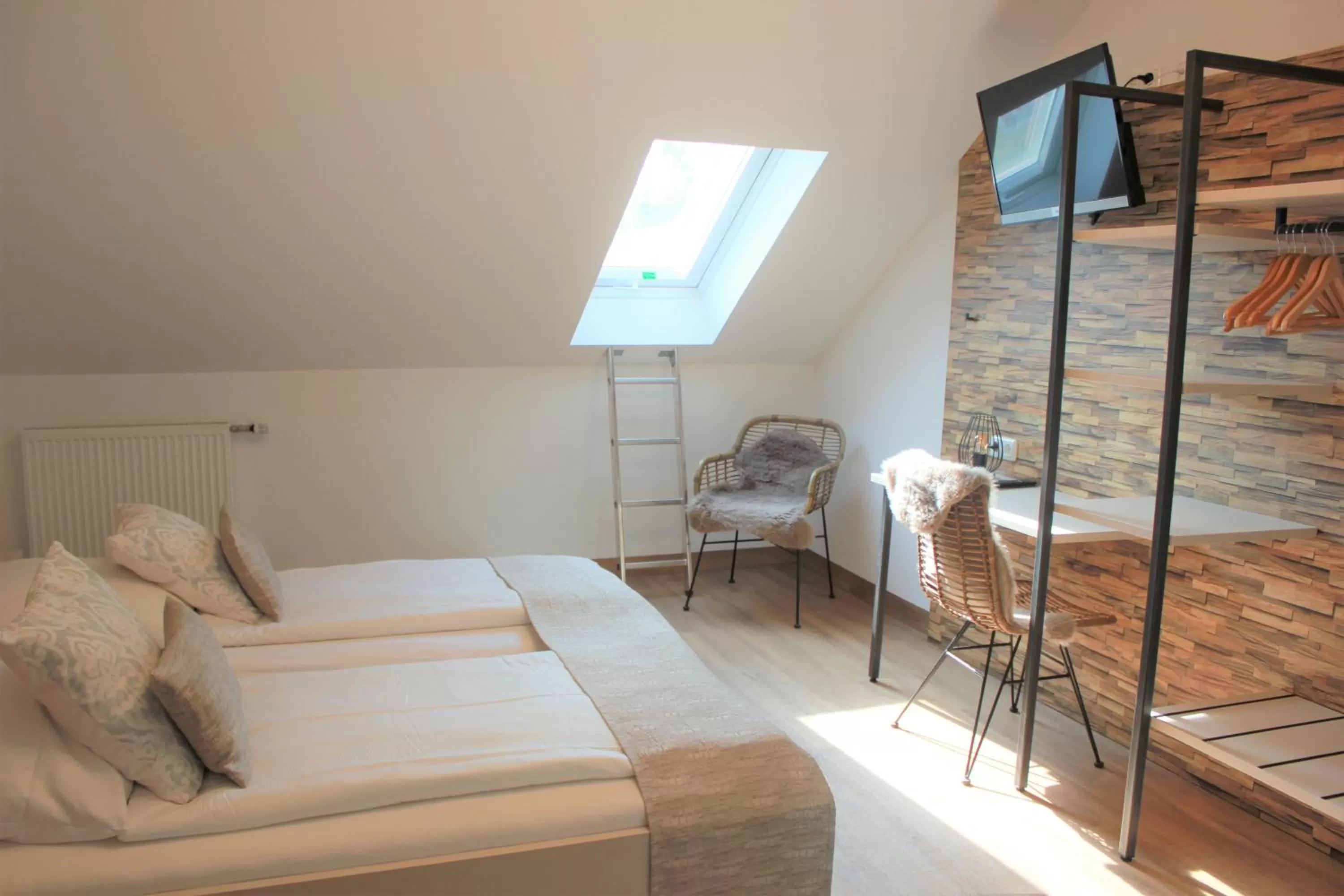 Photo of the whole room, Bed in Am Blumenhaus