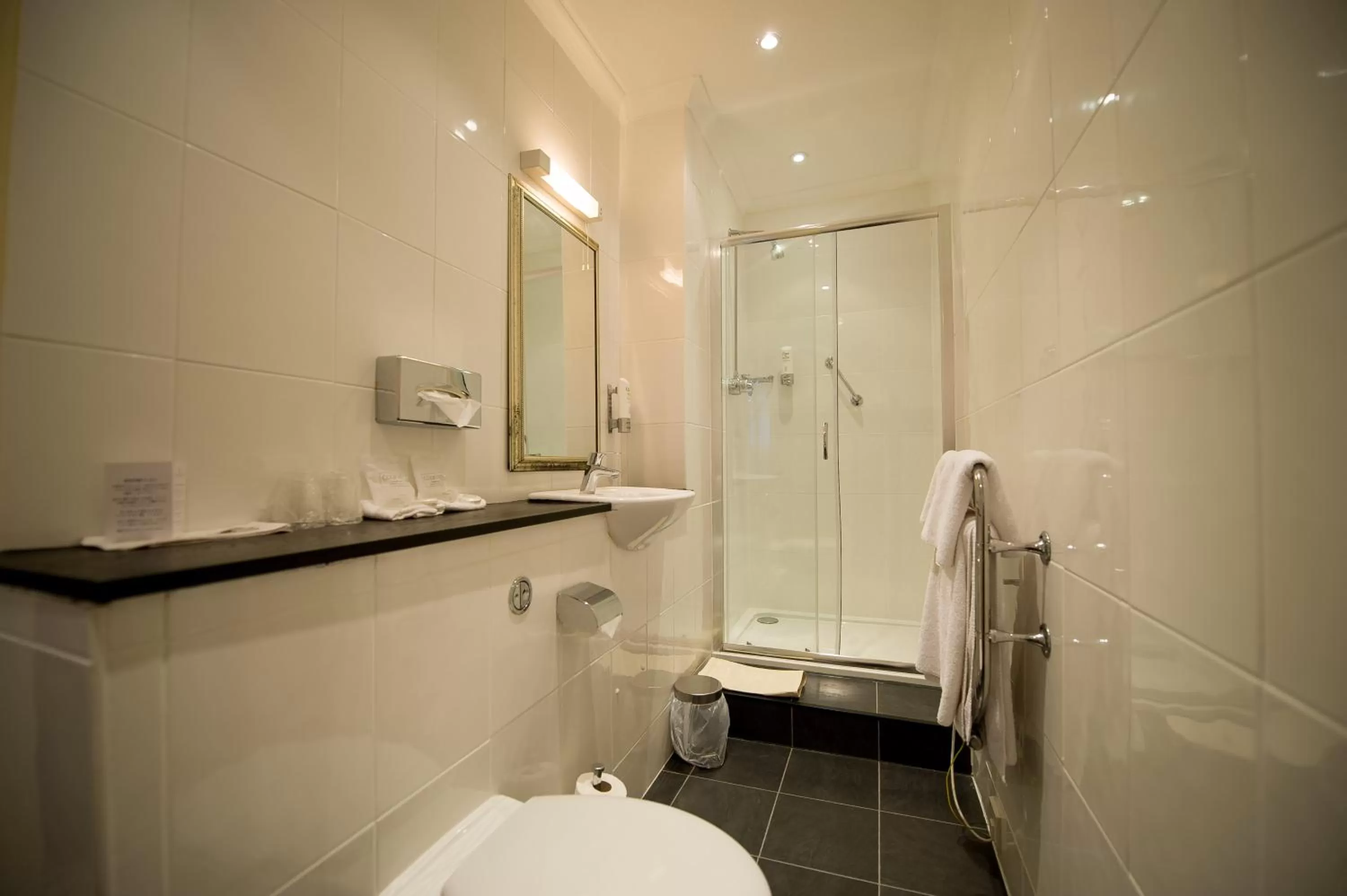 Bathroom in Crown & Mitre Hotel