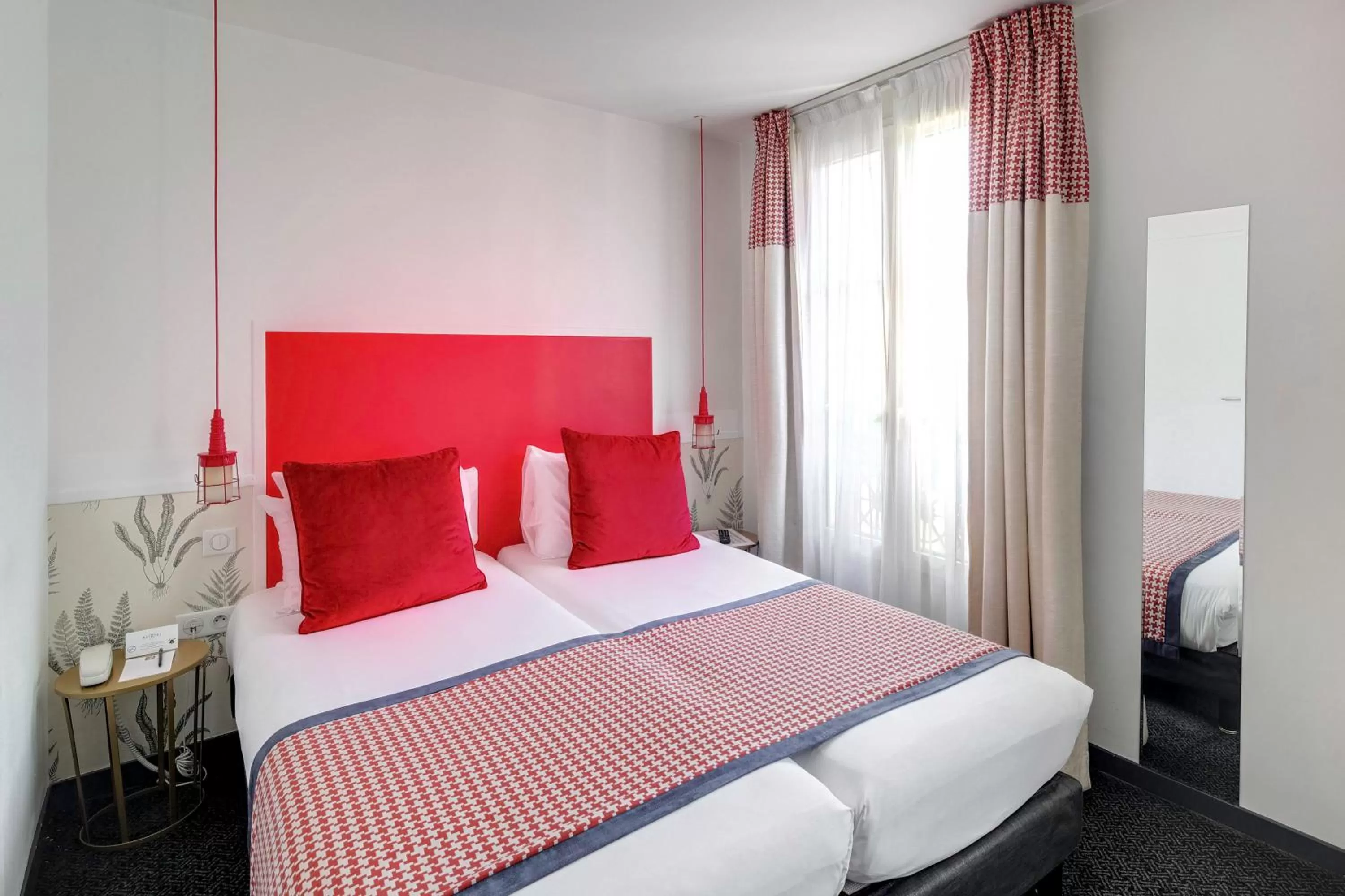 Photo of the whole room, Bed in Hotel George - Astotel