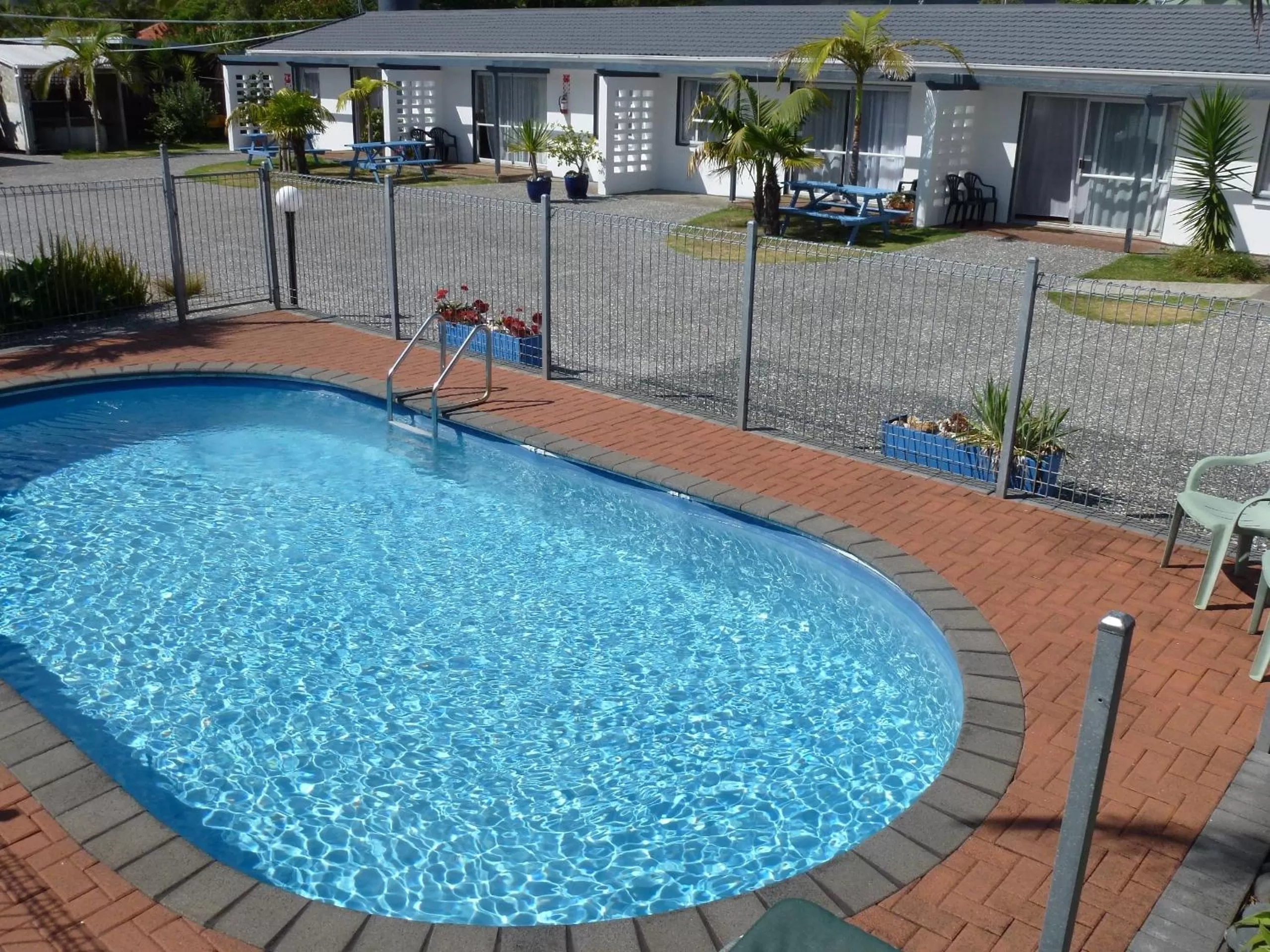 Swimming pool, Pool View in Mana-Nui Motel