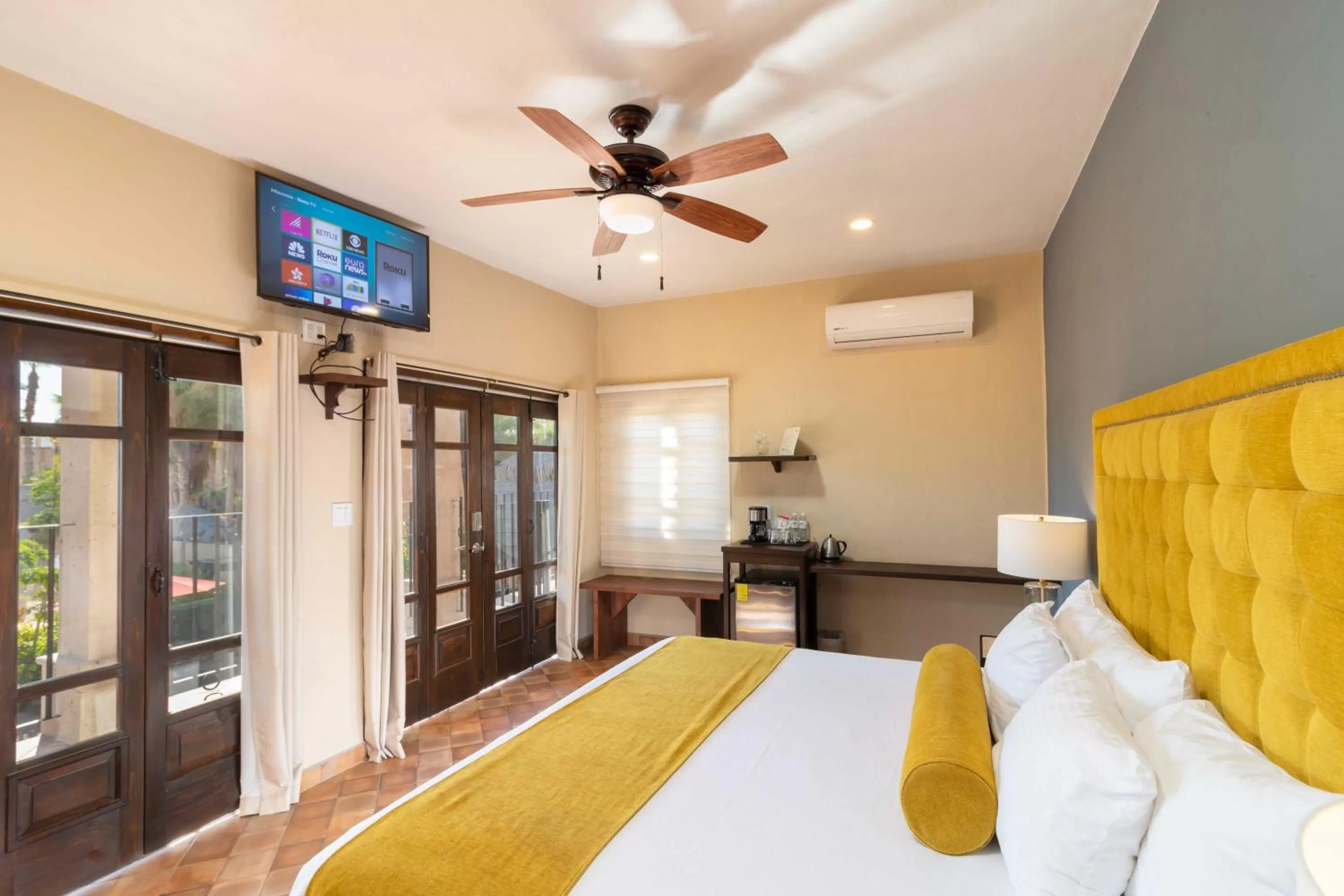 Photo of the whole room, Bed in Hotel 1697 Loreto