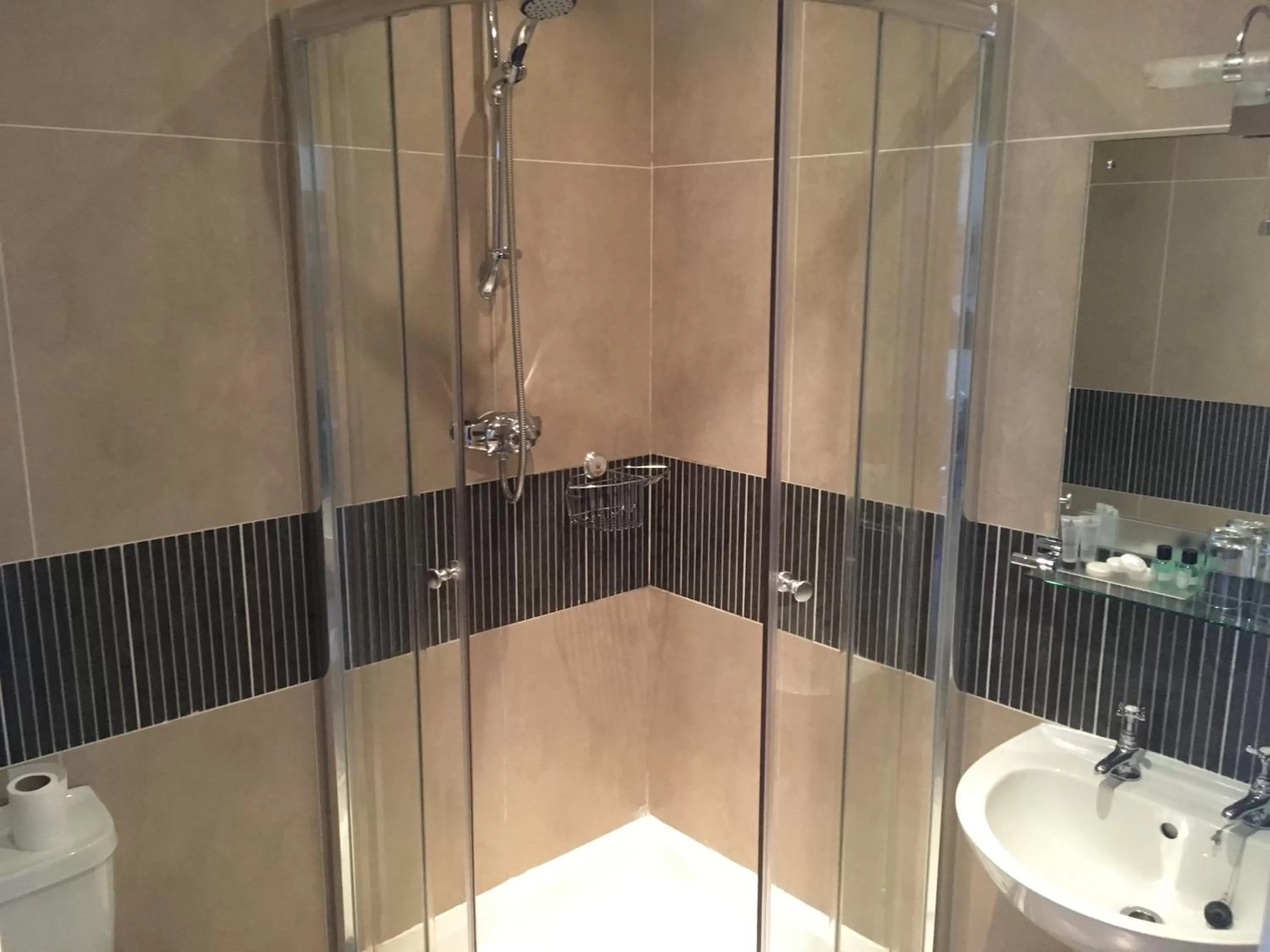 Bathroom in Mansfield House Hotel